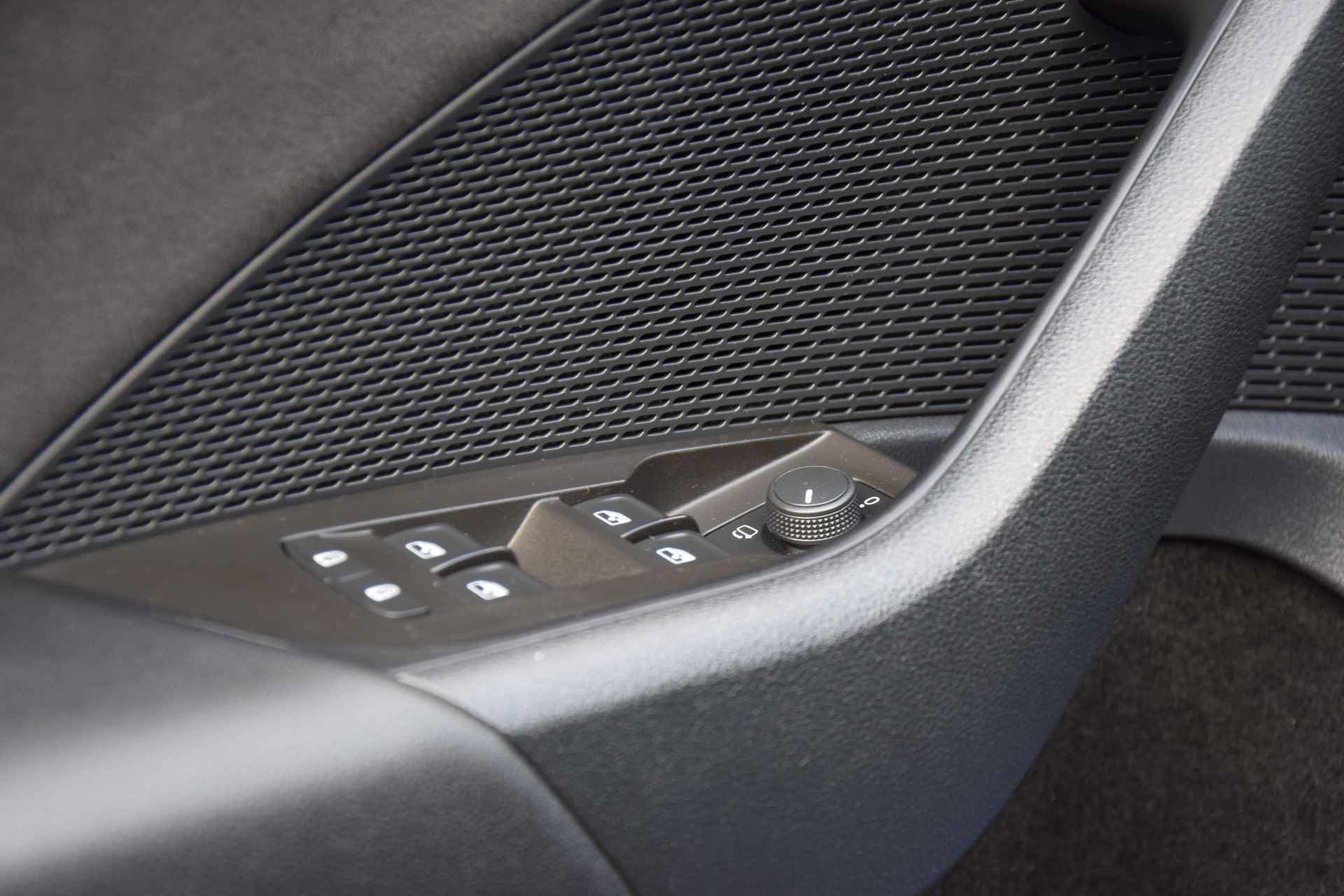 Škoda Octavia RS 2.0 245PK Handgeschakeld | BOVAG Garantie | Trekhaak (wegklapbaar) | Virtual Dashboard | Full LED | 19'' Velgen | Stoelverwarming | Cruise Control | Elektrische Kofferklep | Kessy | - 36/49