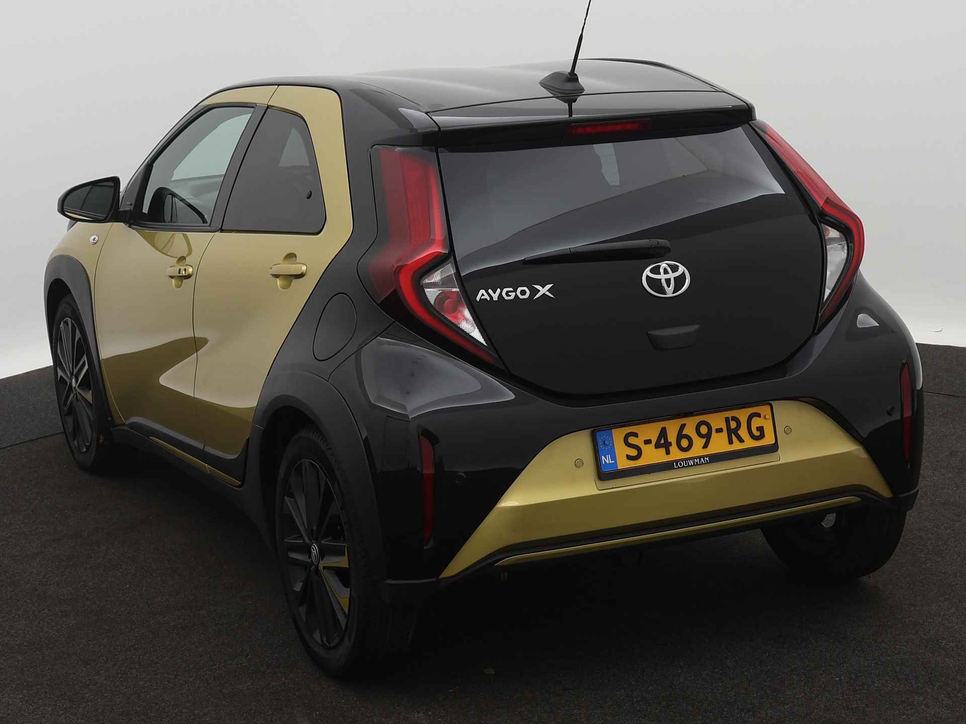 Toyota Aygo X 1.0 VVT-i S-CVT Premium | Navigatie | Camera | Climate Control  | Stoelverwarming | Trekhaak | Parkeersensoren | JBL | - 16/46