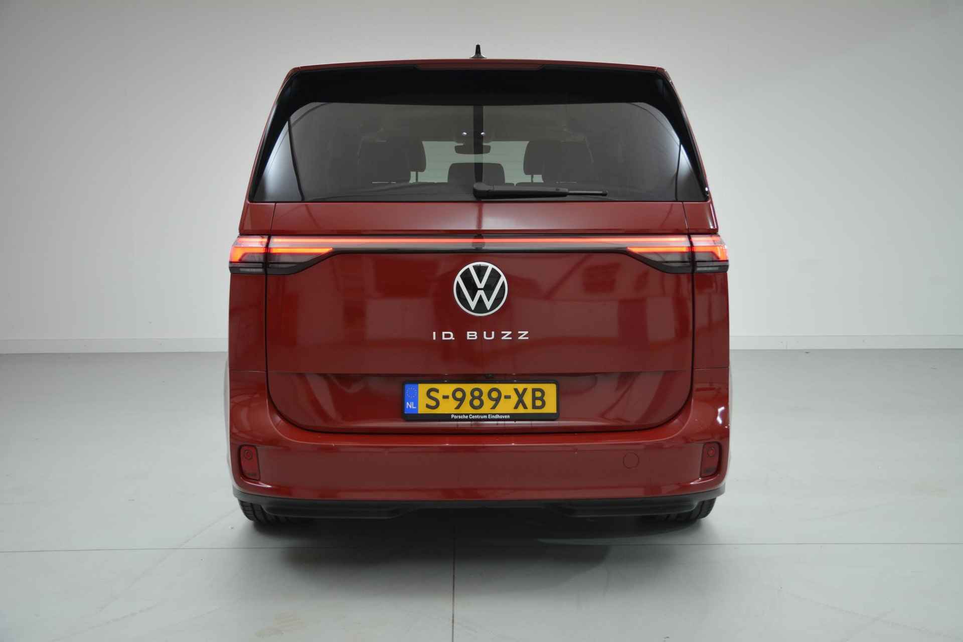 Volkswagen ID. Buzz 1st Max 77kWh 204 PK | Automaat | Navigatie | LED Matrix | Trekhaak | Apple carplay | Android auto | Parkeersensoren | Camera | Stoelverwarming | - 7/28