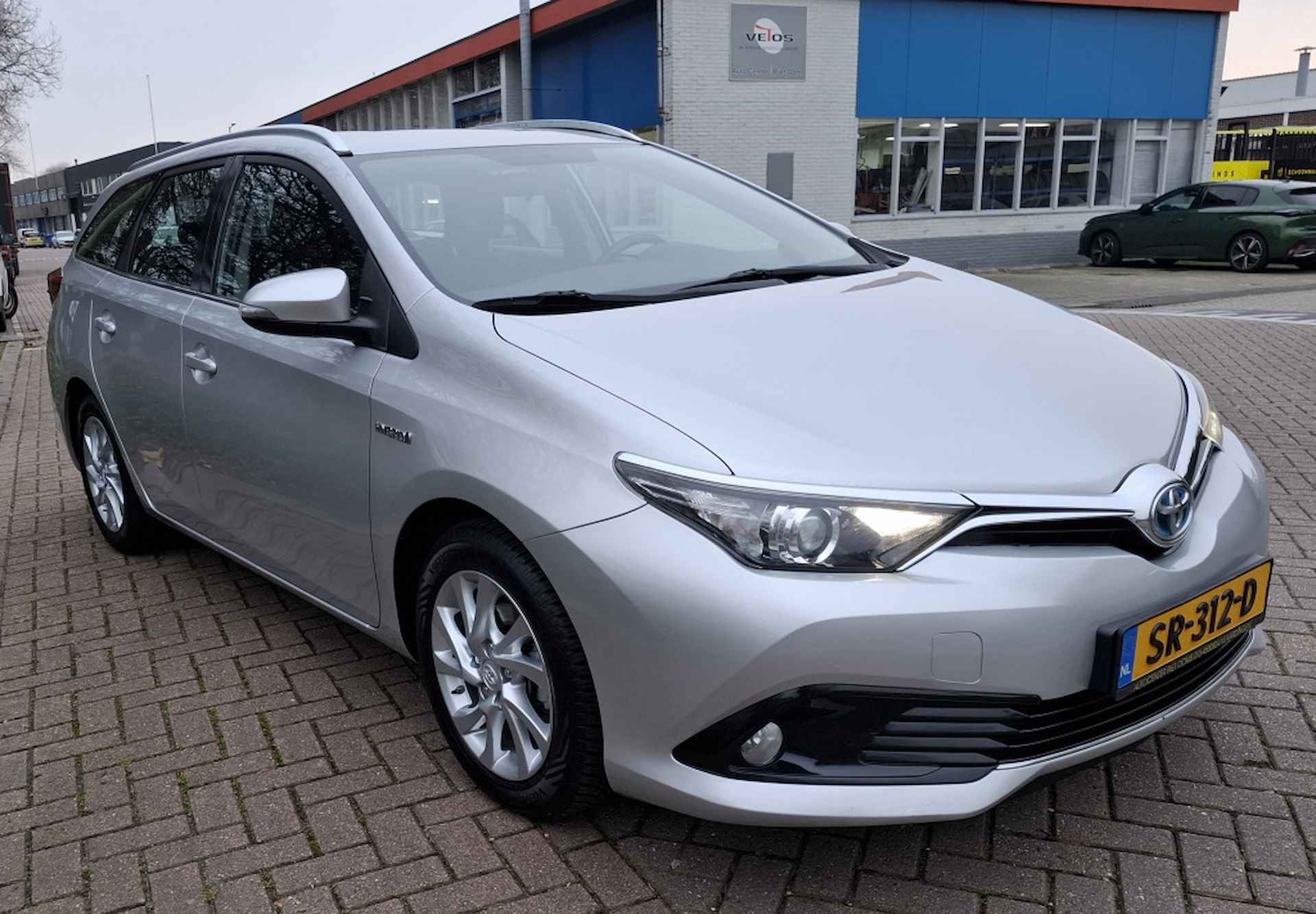 Toyota Auris Touring Sports 1.8 Hybride - 6/18