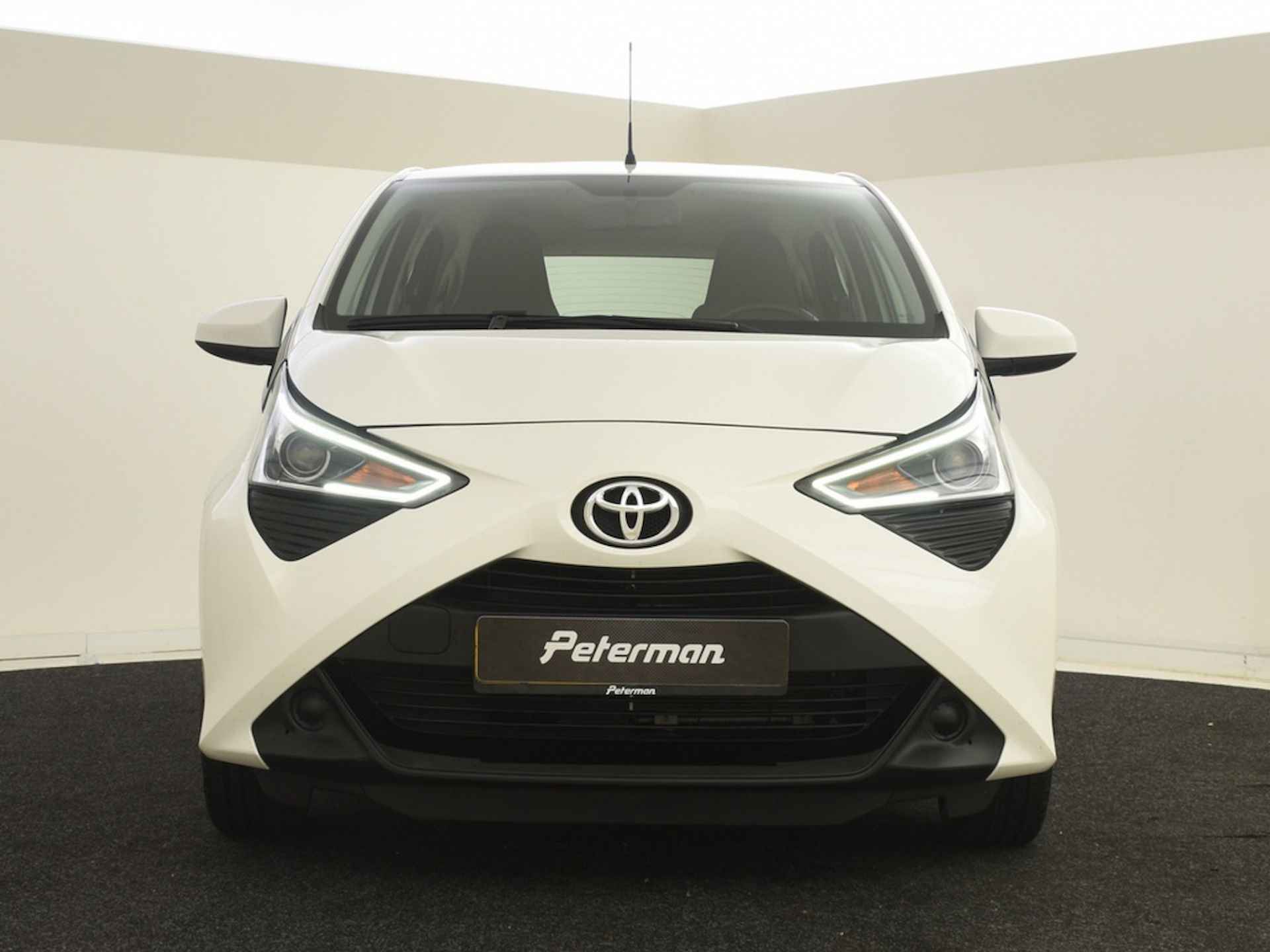 Toyota Aygo 1.0 VVT-i x-play Automaat | Camera - 8/33