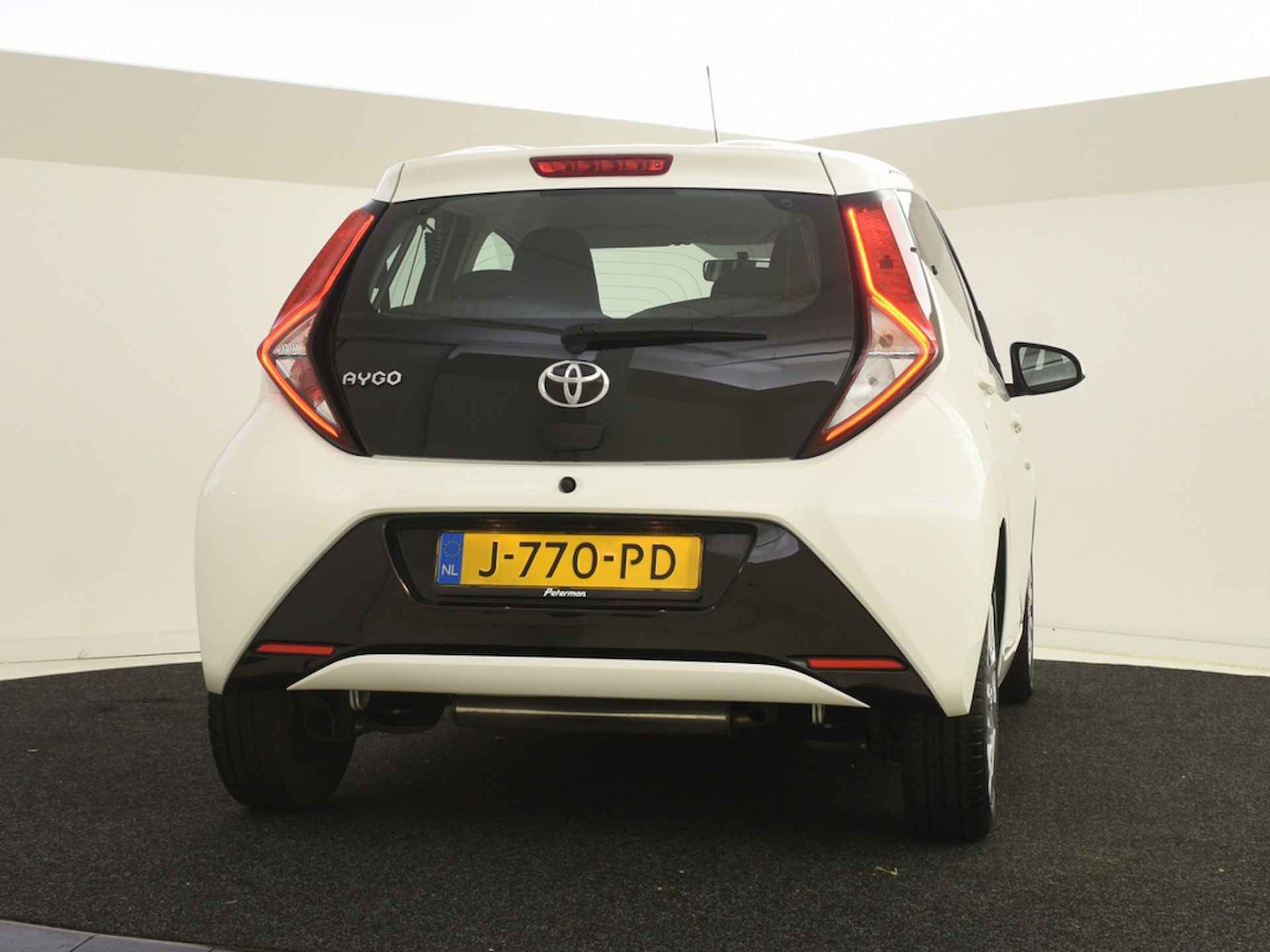 Toyota Aygo 1.0 VVT-i x-play Automaat | Camera - 12/33