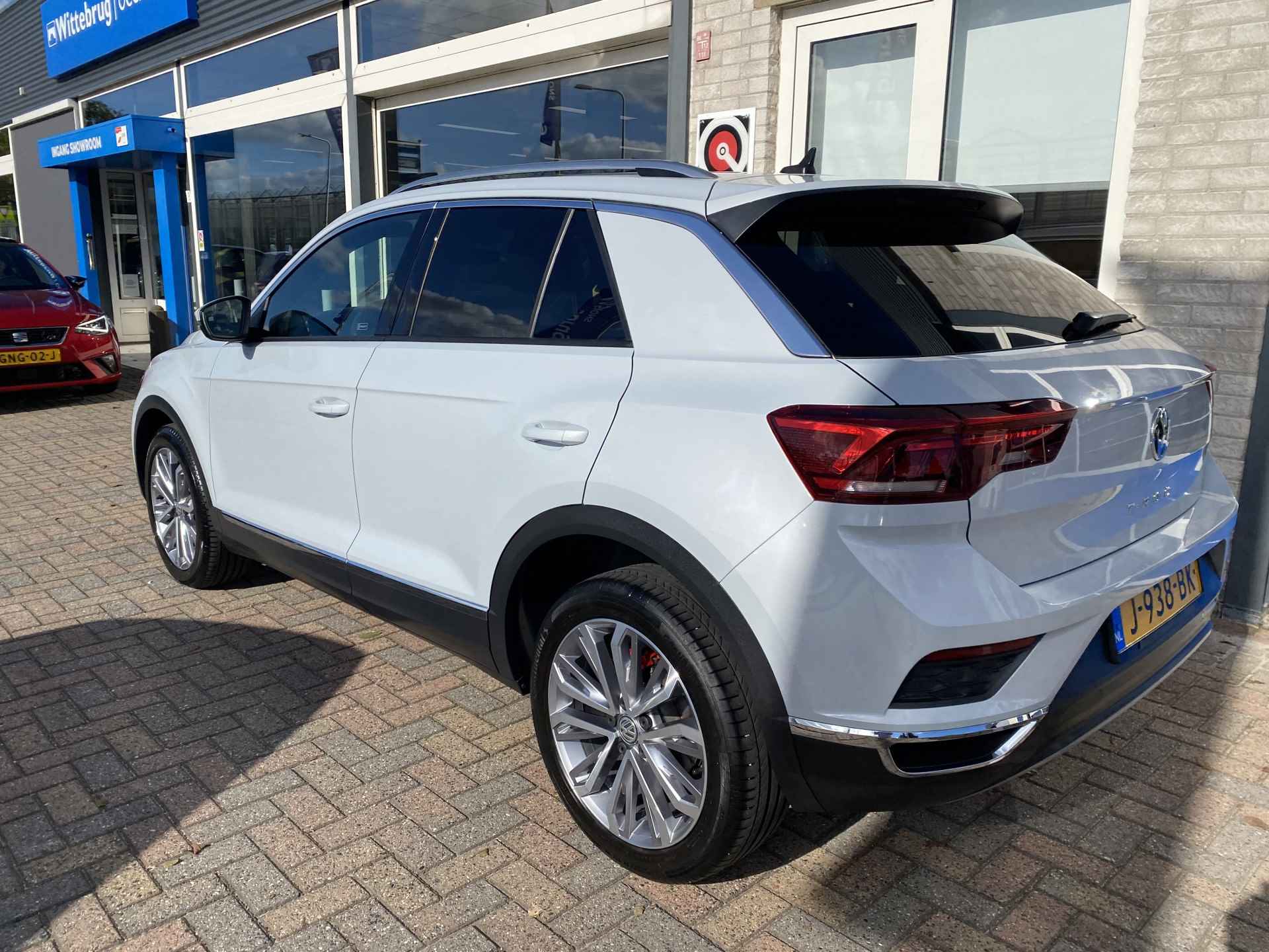 Volkswagen T-Roc 1.5 TSI Sport / NAVIGATIE / APP-CONNECT / AUTOMAAT / CAMERA / DIGITAAL DASHBOARD / DAB / - 6/38