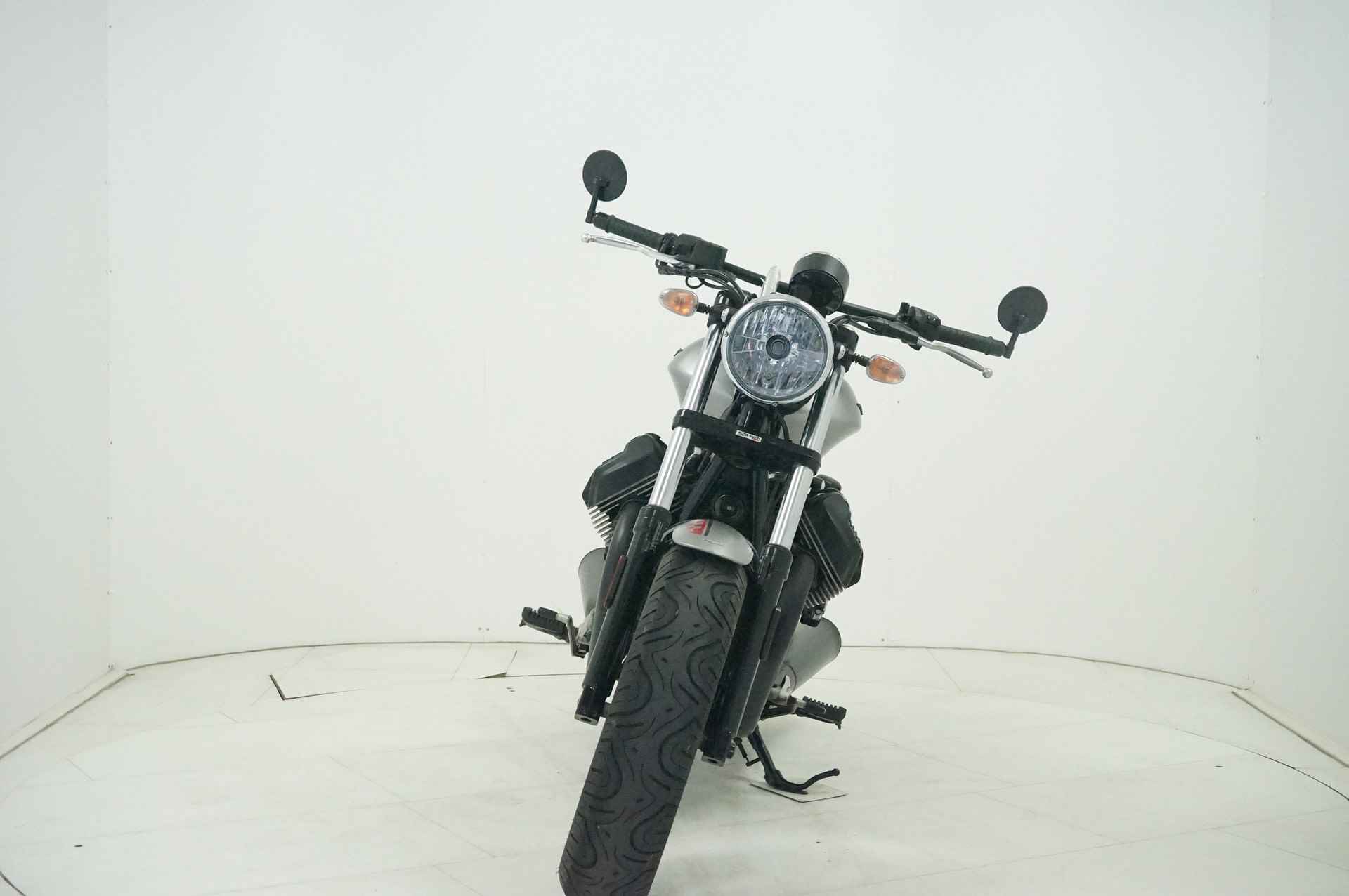 Moto Guzzi BOBBER - 3/11