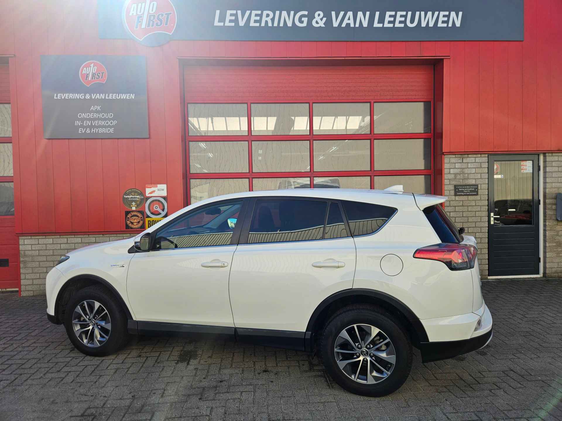 Toyota RAV4 2.5 Hybrid Style - 2/32