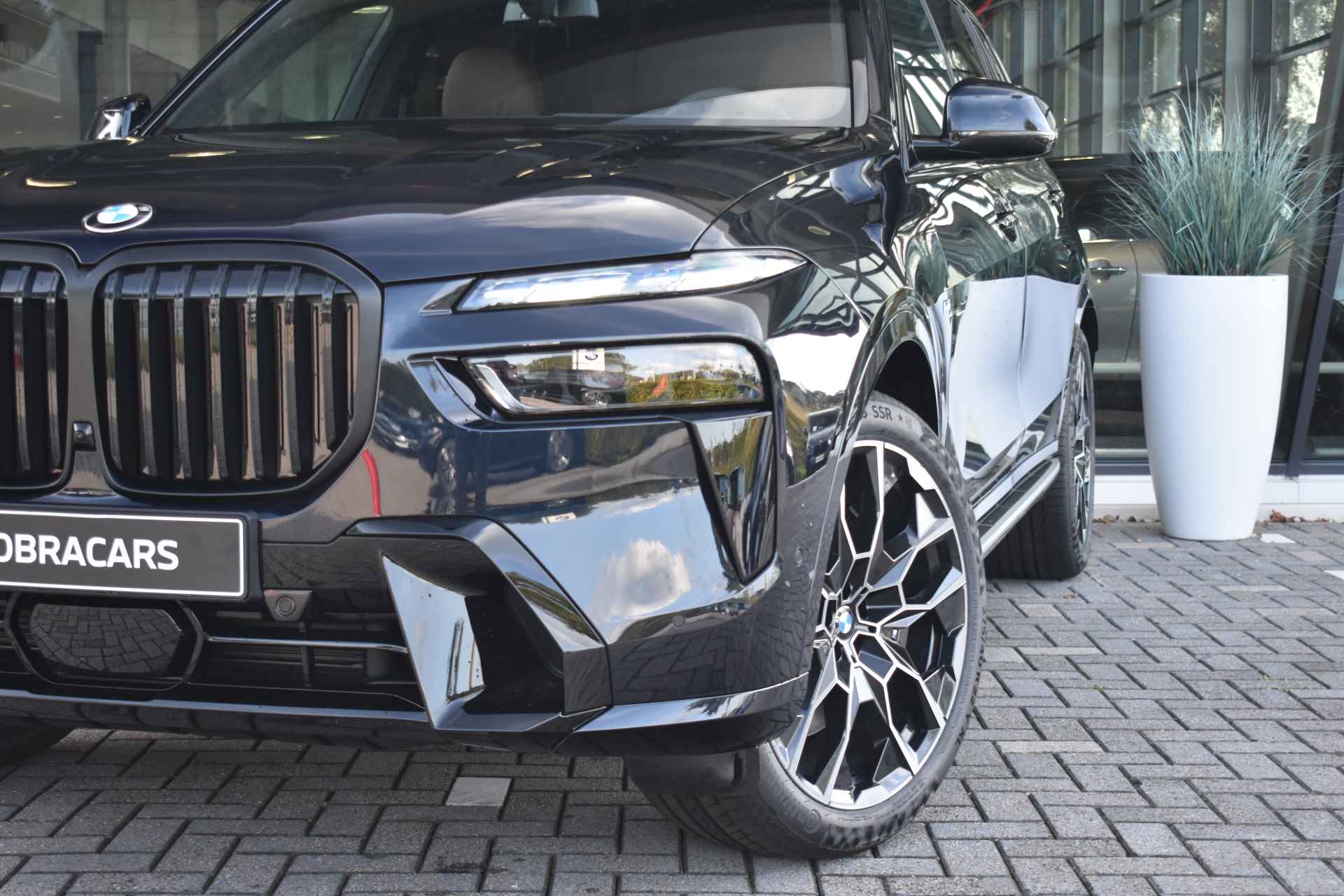 BMW X7 xDrive40i High Executive M Sport Automaat / Panoramadak Sky Lounge / Trekhaak / Massagefunctie / Active Steering / Bowers & Wilkins / Parking Assistant Professional / Soft-Close - 5/88