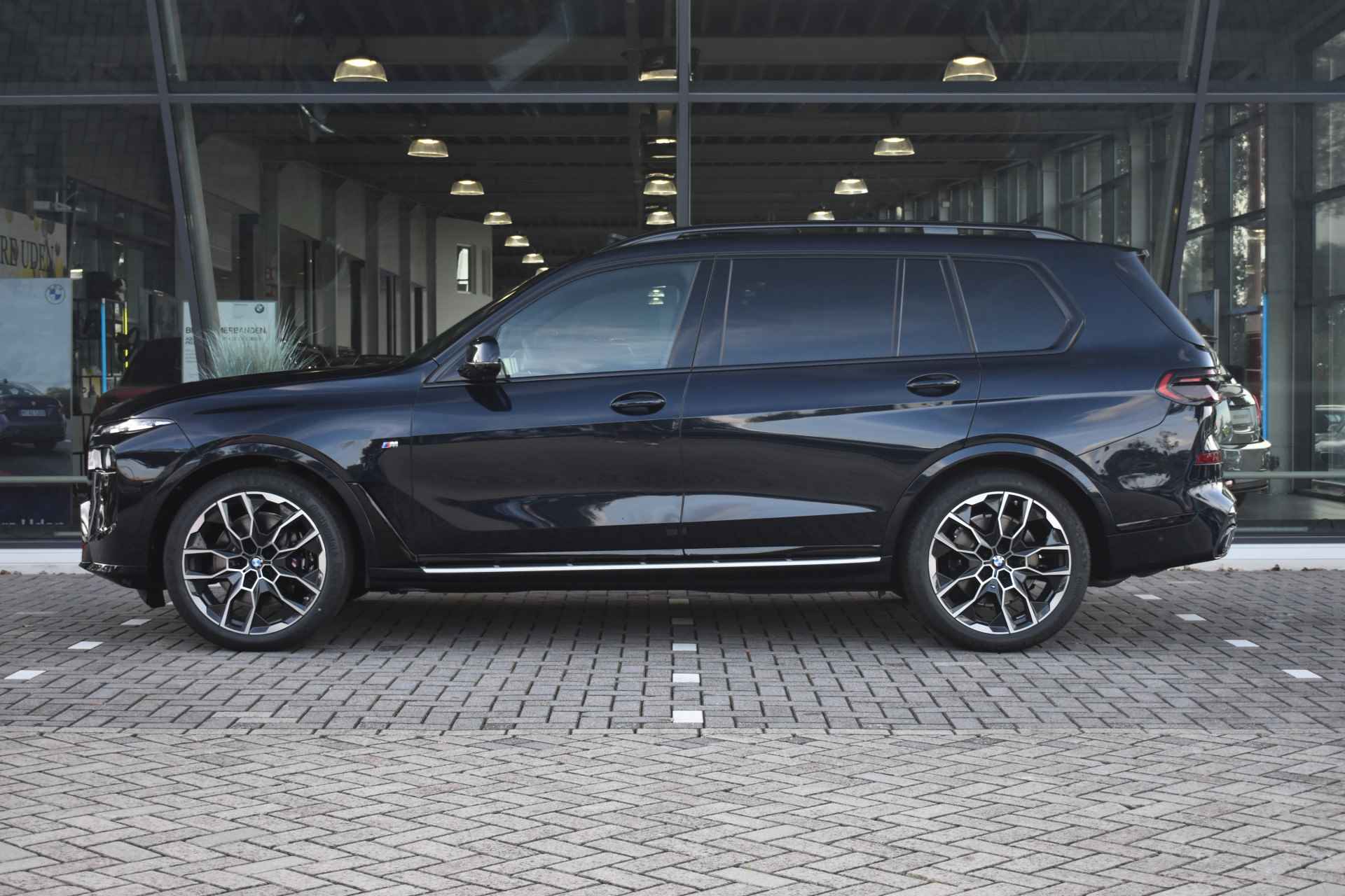 BMW X7 xDrive40i High Executive M Sport Automaat / Panoramadak Sky Lounge / Trekhaak / Massagefunctie / Active Steering / Bowers & Wilkins / Parking Assistant Professional / Soft-Close - 13/88