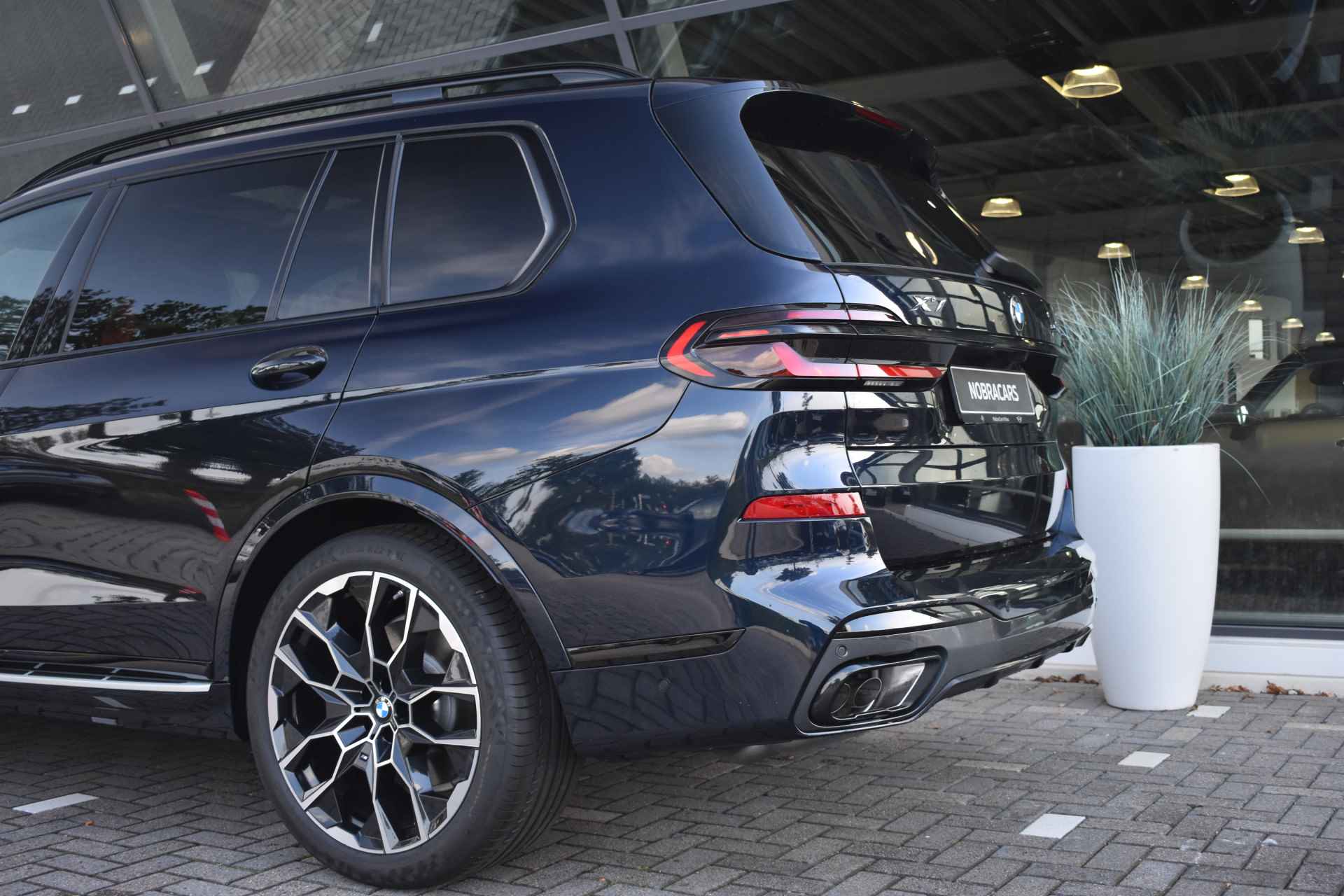 BMW X7 xDrive40i High Executive M Sport Automaat / Panoramadak Sky Lounge / Trekhaak / Massagefunctie / Active Steering / Bowers & Wilkins / Parking Assistant Professional / Soft-Close - 18/88