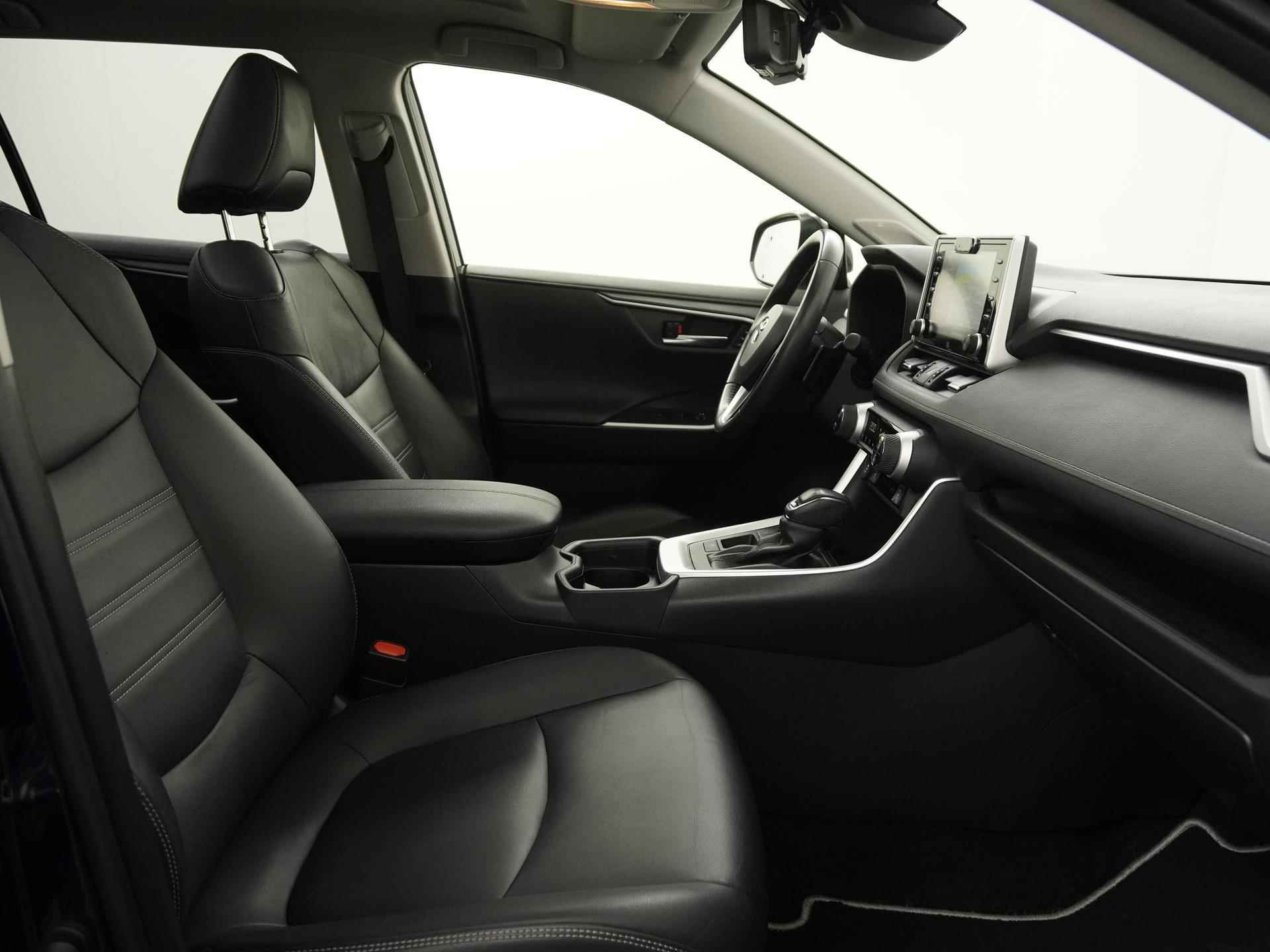 Toyota RAV4 2.5 Hybrid Executive | Panoramadak | Mem stoel | Trekhaak | Blind spot |  Zondag Open! - 3/43