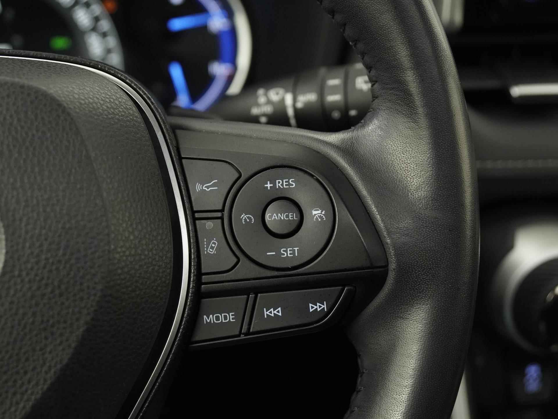 Toyota RAV4 2.5 Hybrid Executive | Panoramadak | Mem stoel | Trekhaak | Blind spot |  Zondag Open! - 9/40