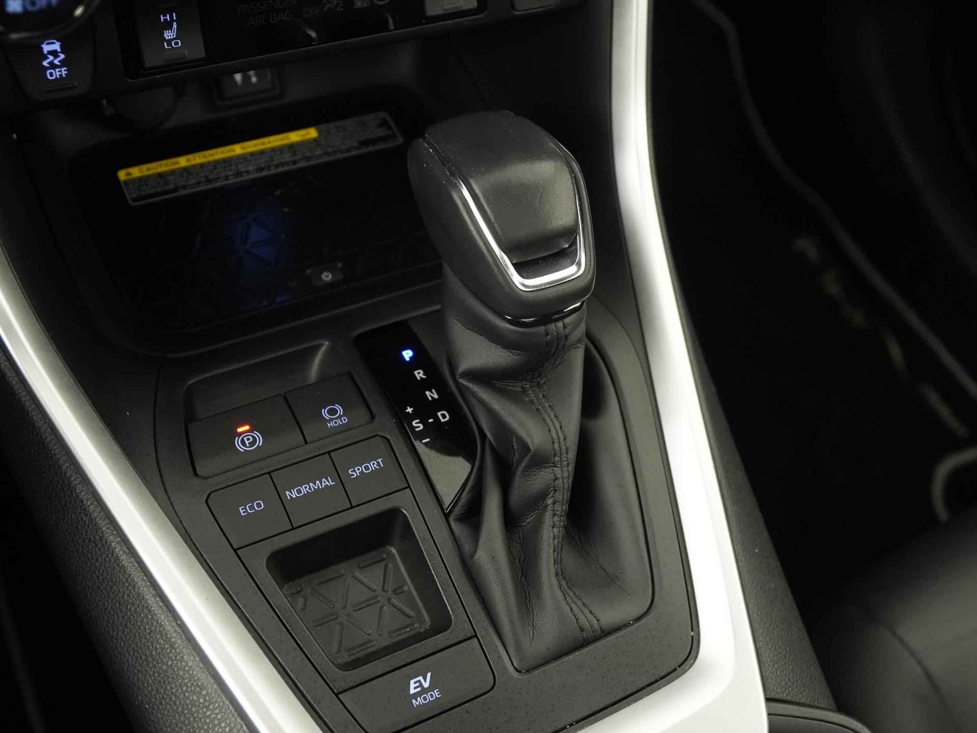 Toyota RAV4 2.5 Hybrid Executive | Panoramadak | Mem stoel | Trekhaak | Blind spot |  Zondag Open! - 11/43