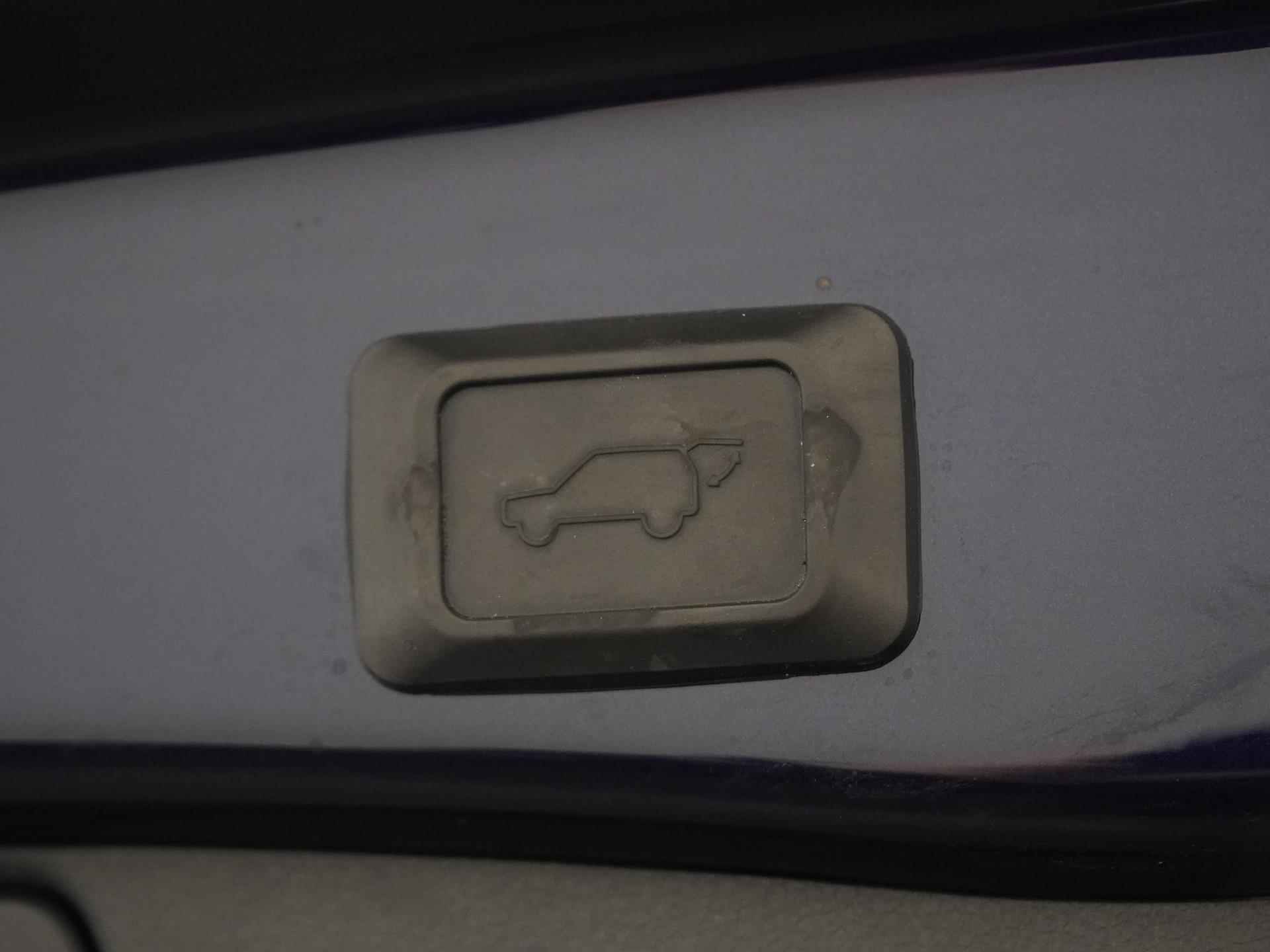 Toyota RAV4 2.5 Hybrid Executive | Panoramadak | Mem stoel | Trekhaak | Blind spot |  Zondag Open! - 22/40