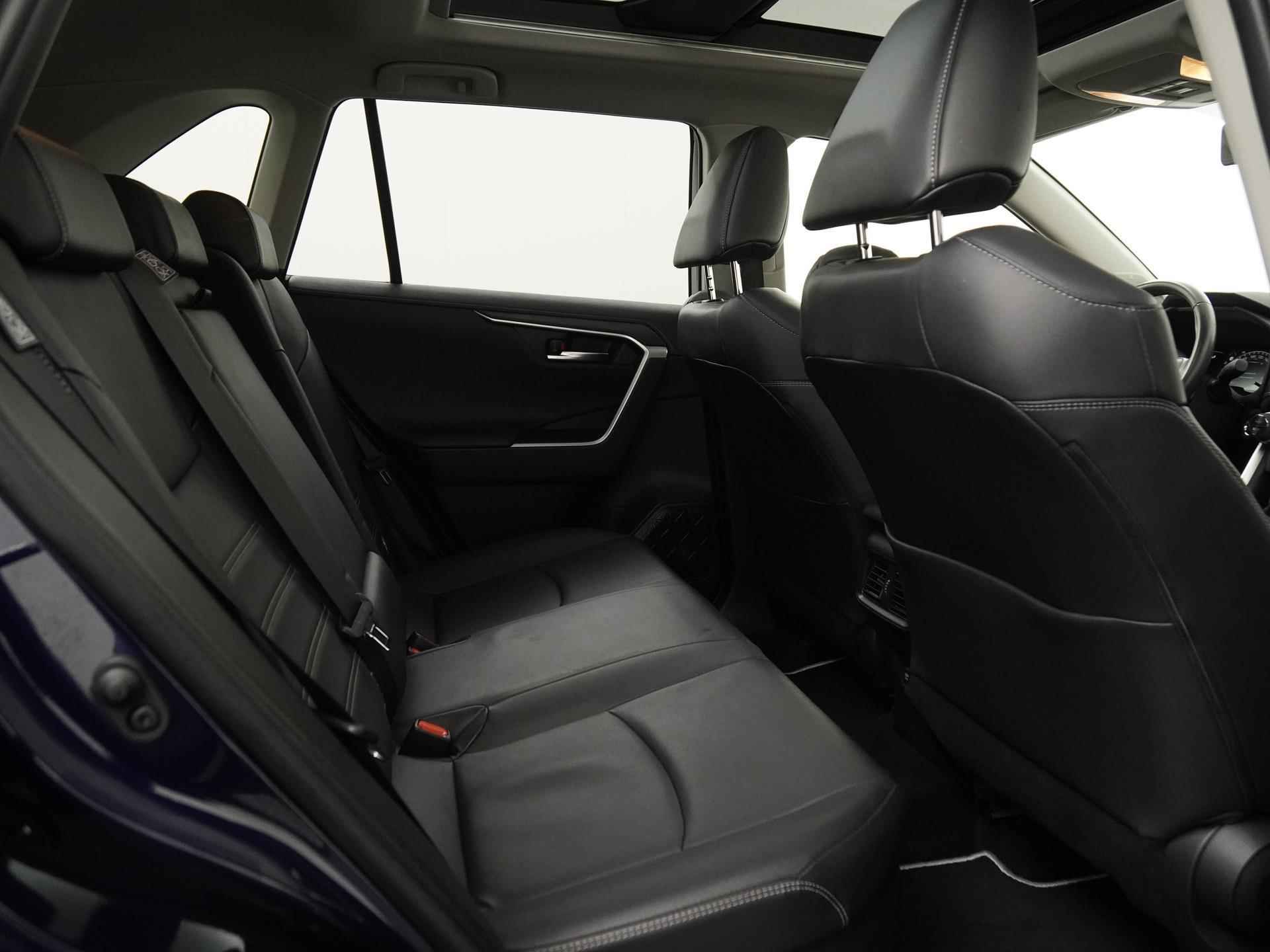 Toyota RAV4 2.5 Hybrid Executive | Panoramadak | Mem stoel | Trekhaak | Blind spot |  Zondag Open! - 23/40