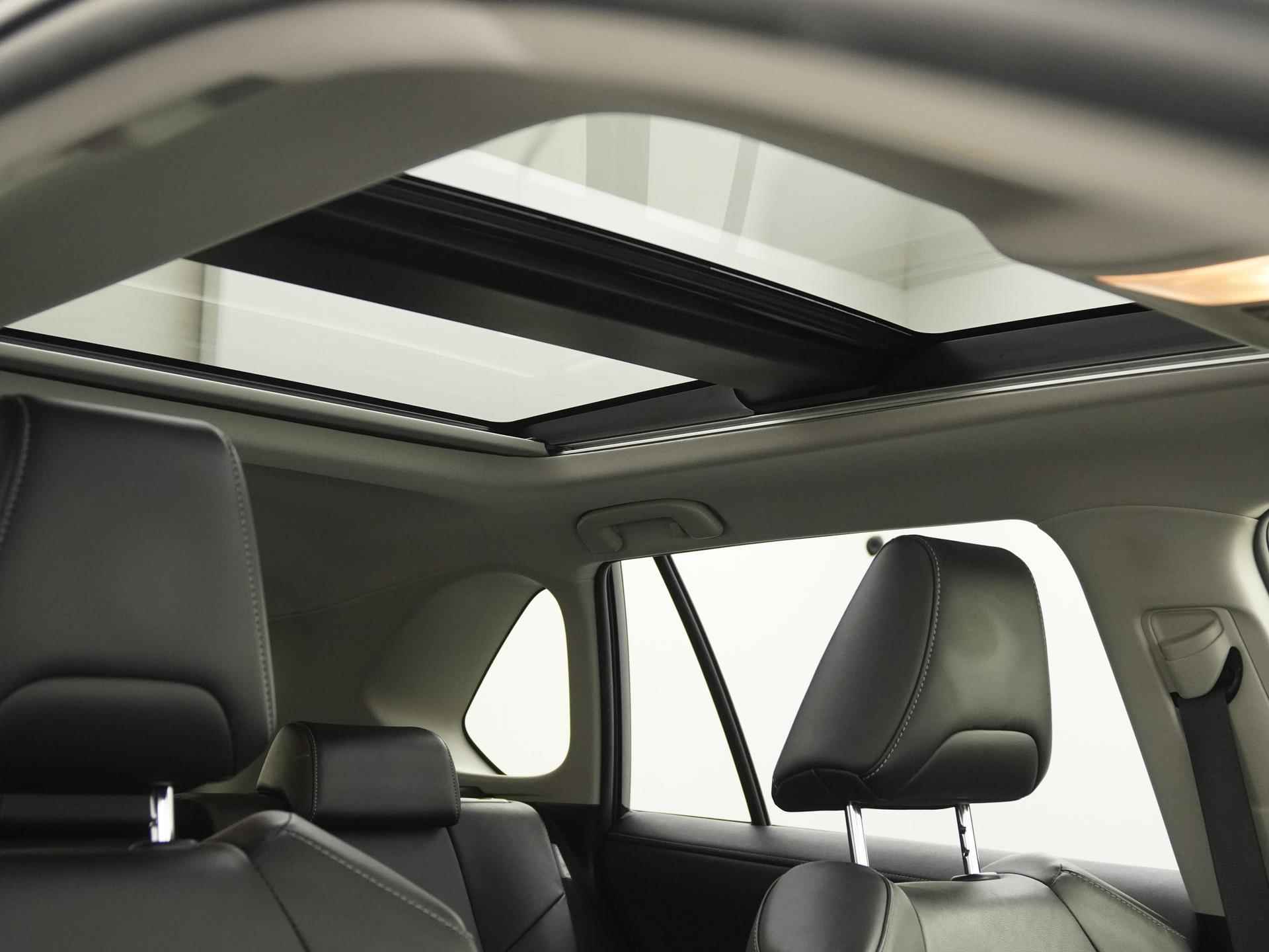 Toyota RAV4 2.5 Hybrid Executive | Panoramadak | Mem stoel | Trekhaak | Blind spot |  Zondag Open! - 25/40