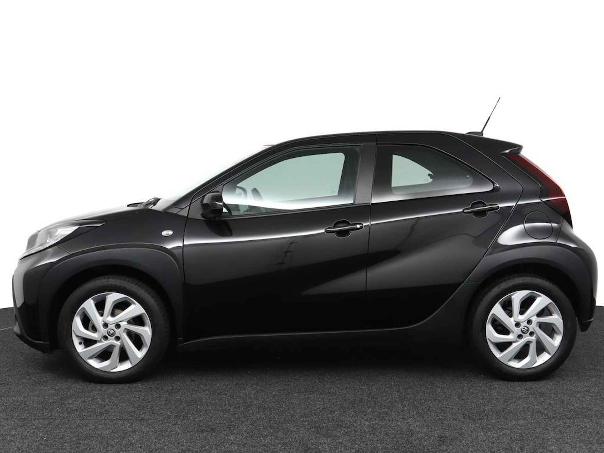 Toyota Aygo X 1.0 VVT-i MT Play | Applecarplay/Android Auto | Parkeercamera | Airco | Lichtmetalen-Velgen | - 3/43