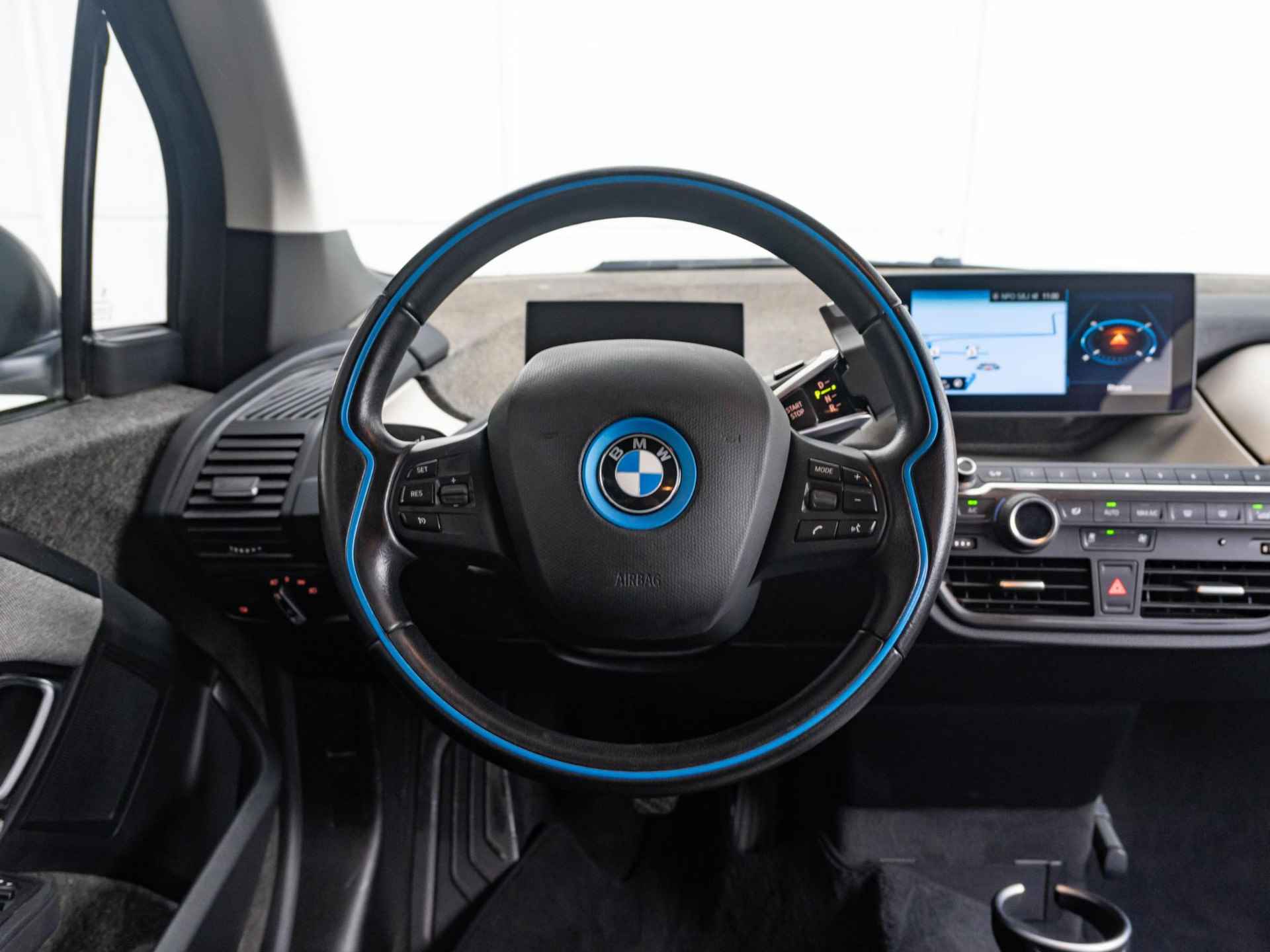 BMW i3 120Ah Executive Edition | Achteruitrijcamera | 20 inch | Stoelverwarming | Navigatiesysteem Professional - 8/34