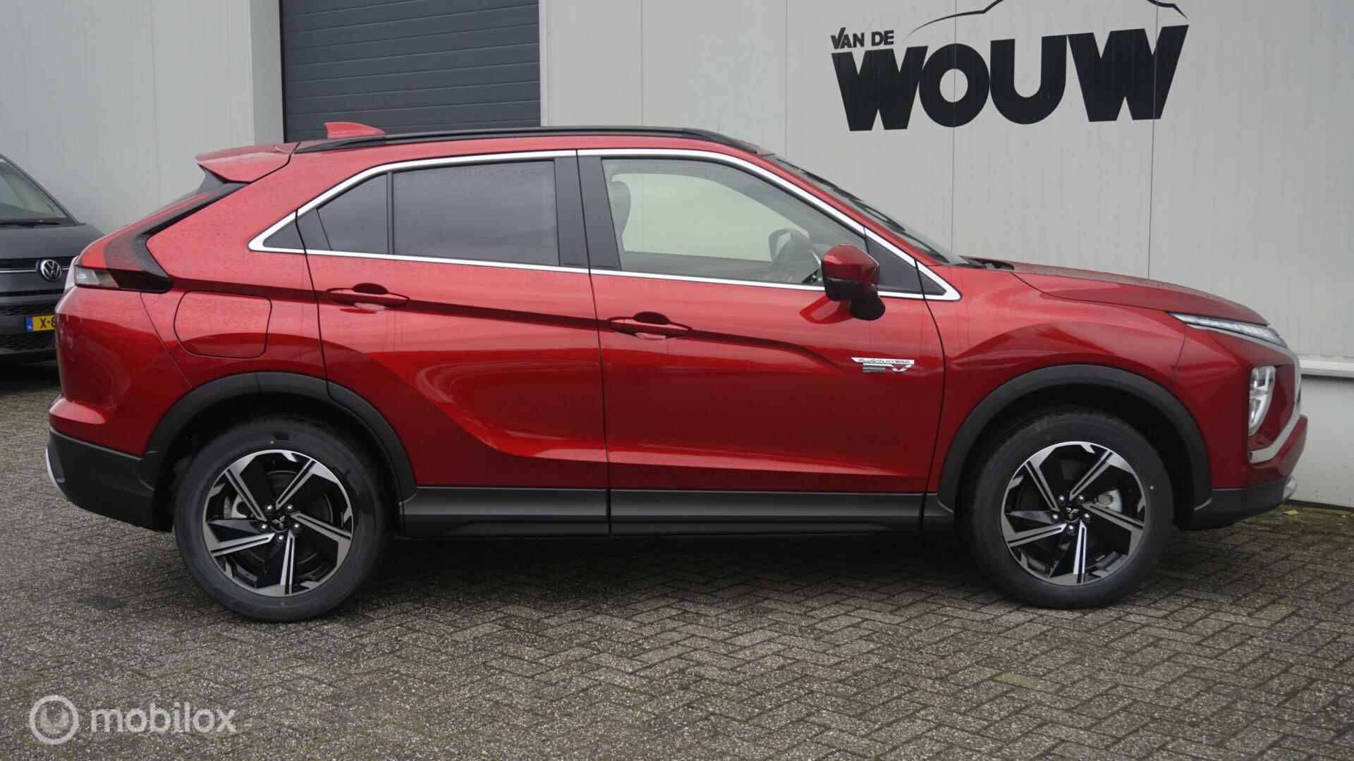 Mitsubishi Eclipse Cross 2.4 PHEV Intense+ Nu € 7150,- korting + 8 jaar garantie - 5/30