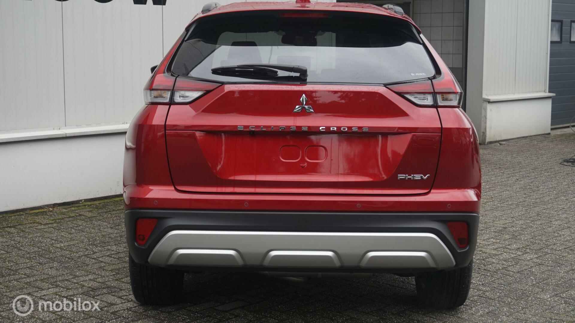 Mitsubishi Eclipse Cross 2.4 PHEV Intense+ Nu € 7150,- korting + 8 jaar garantie - 7/30