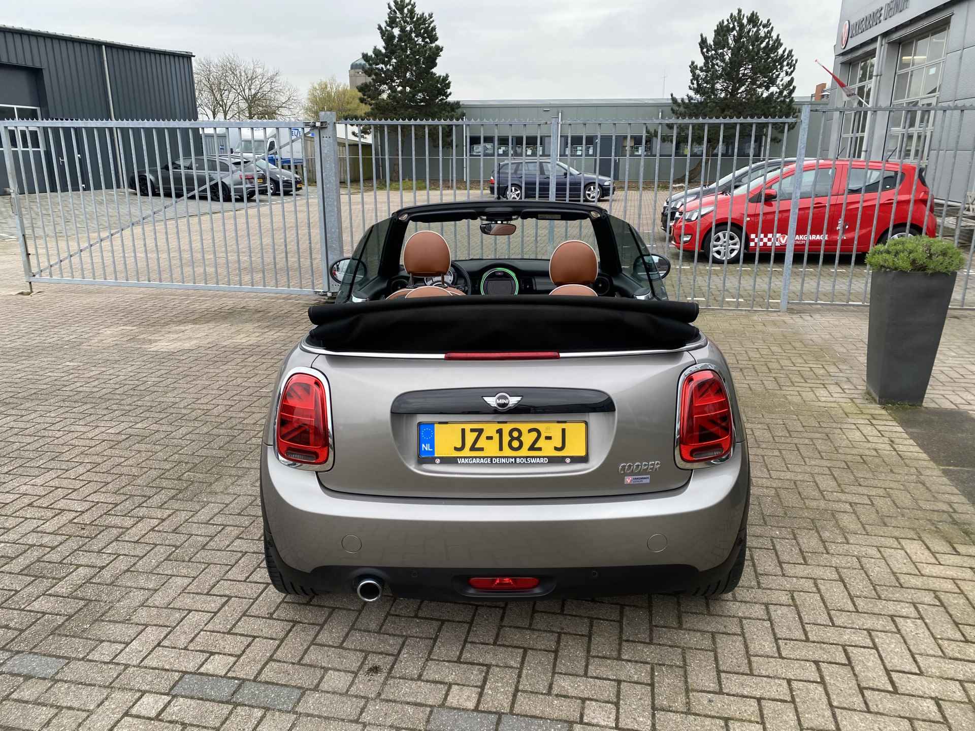 MINI Cabrio 1.5 Cooper Chili Serious Business Luxe leder, Navigatie, PDC, Nieuwstaat..!! - 8/25