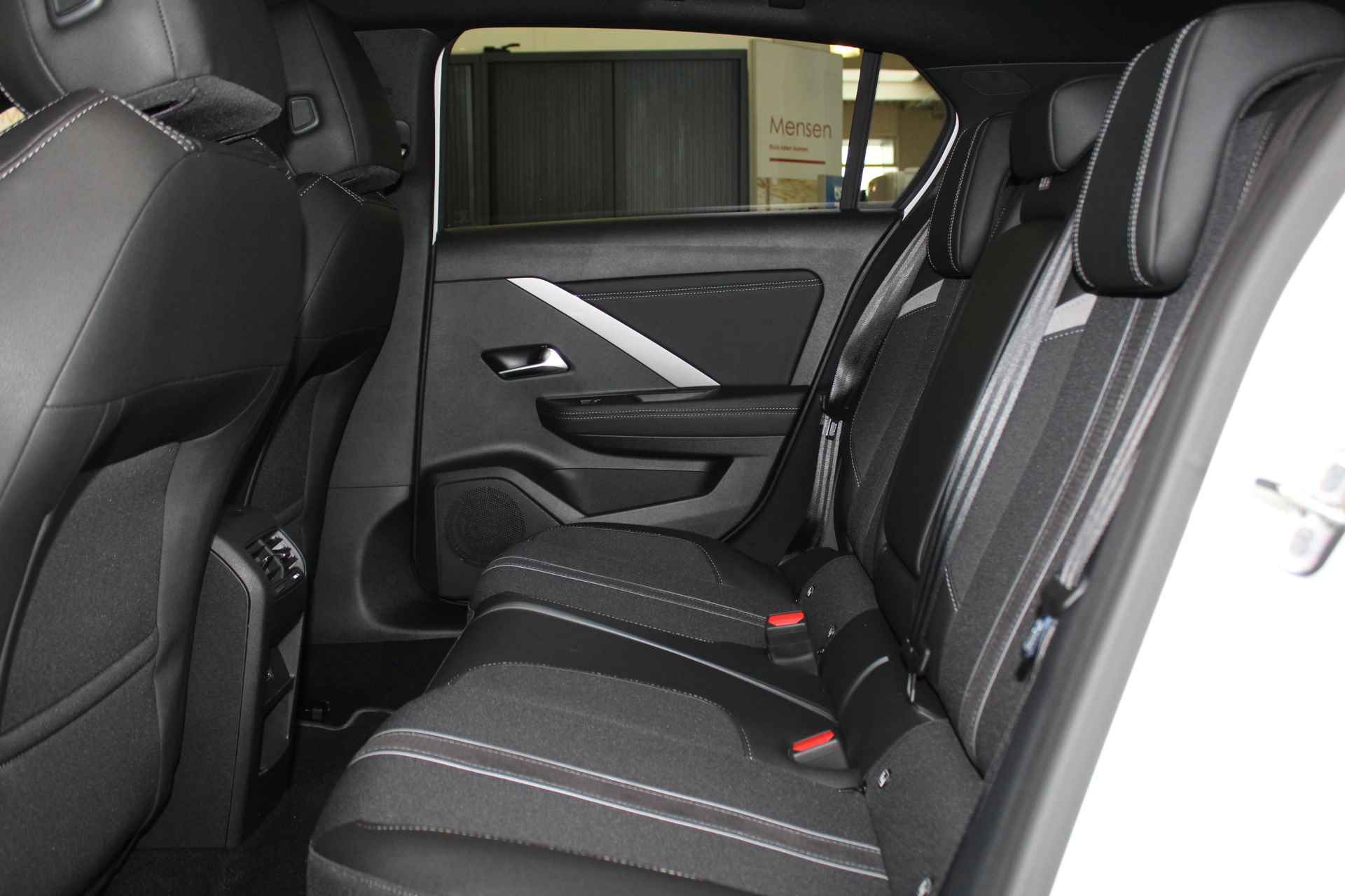 Opel Astra 1.6 180PK Hybrid Automaat Comfortstoel | Navigatie | Camera Achter | Winterpakket - 10/18