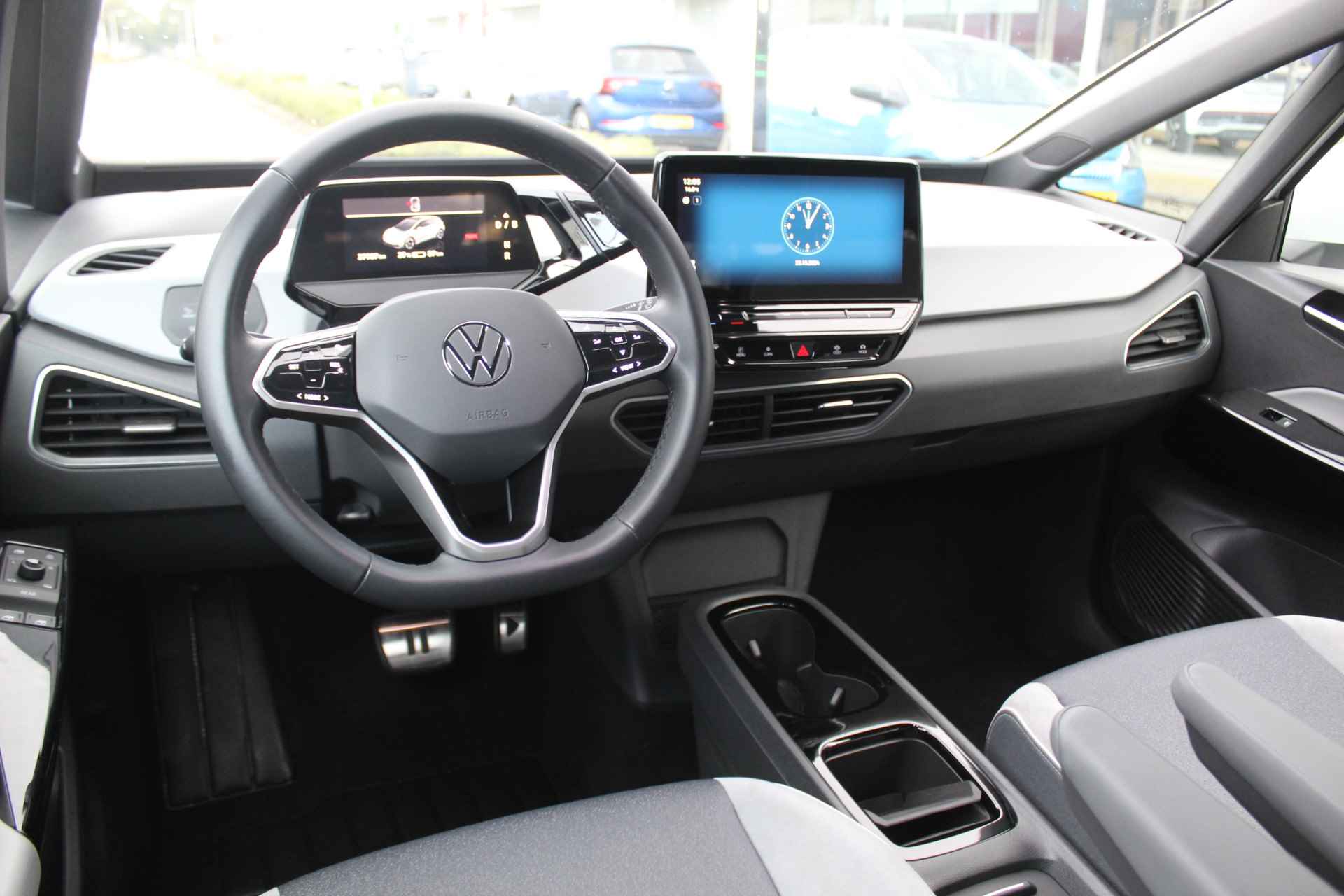 Volkswagen ID.3 First Plus 58 kWh 204pk / 19" LMV / Matrix LED / Camera / Navigatie / APP.Connect / Stuur & Stoelverwarming / - 5/38