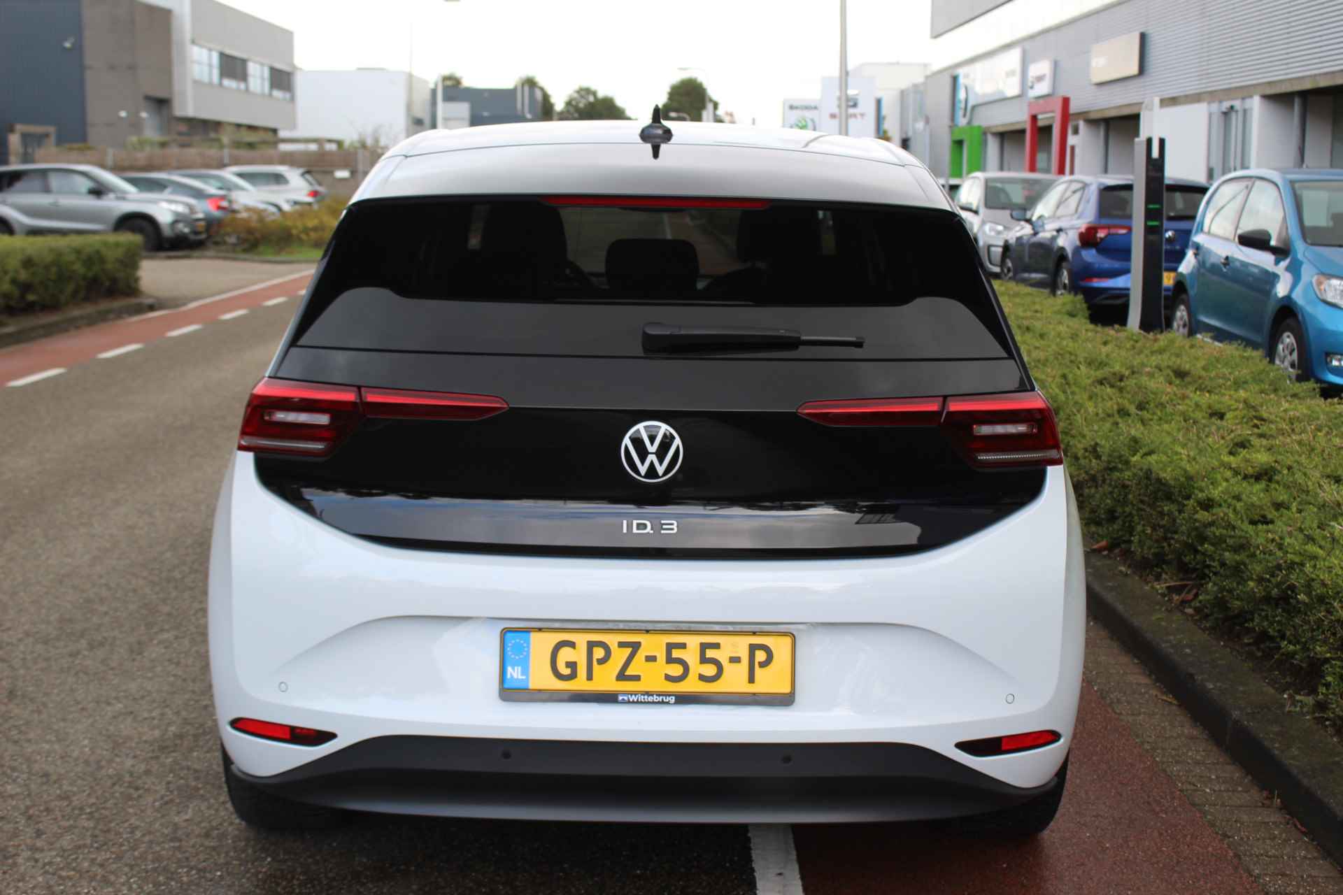 Volkswagen ID.3 First Plus 58 kWh 204pk / 19" LMV / Matrix LED / Camera / Navigatie / APP.Connect / Stuur & Stoelverwarming / - 9/38