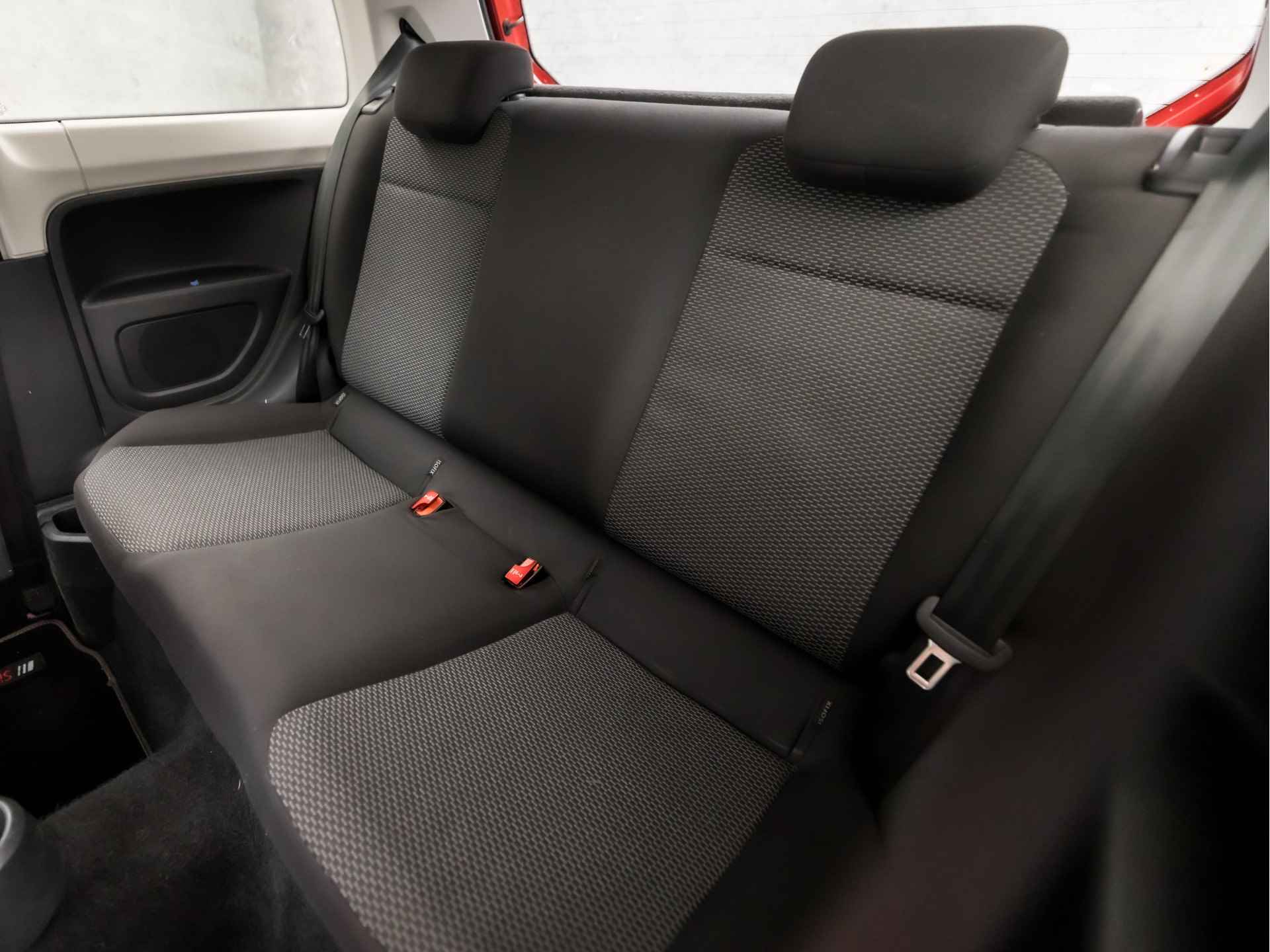 SEAT Mii 1.0 Sportline (RADIO, AIRCO, GETINT GLAS, SPORTSTOELEN, LM VELGEN, NIEUWE APK, NIEUWSTAAT) - 13/25