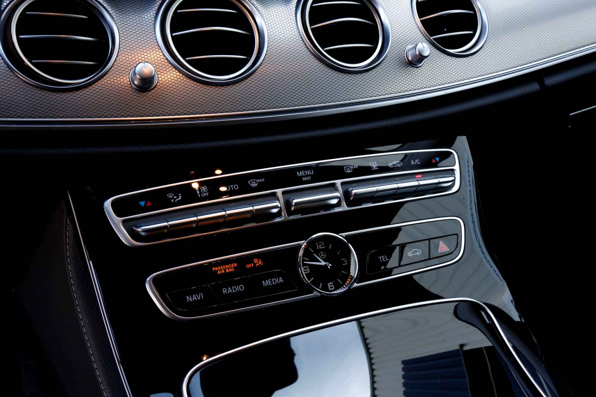 Mercedes-Benz E-Klasse Estate 300 de Premium Plus Plug in Hybride 9-G Aut.*BTW*Perfect Onderh.*Elek. Trekhaak/Half Leder/Stoelverw./Head-Up/ACC/Xenon/L - 20/68