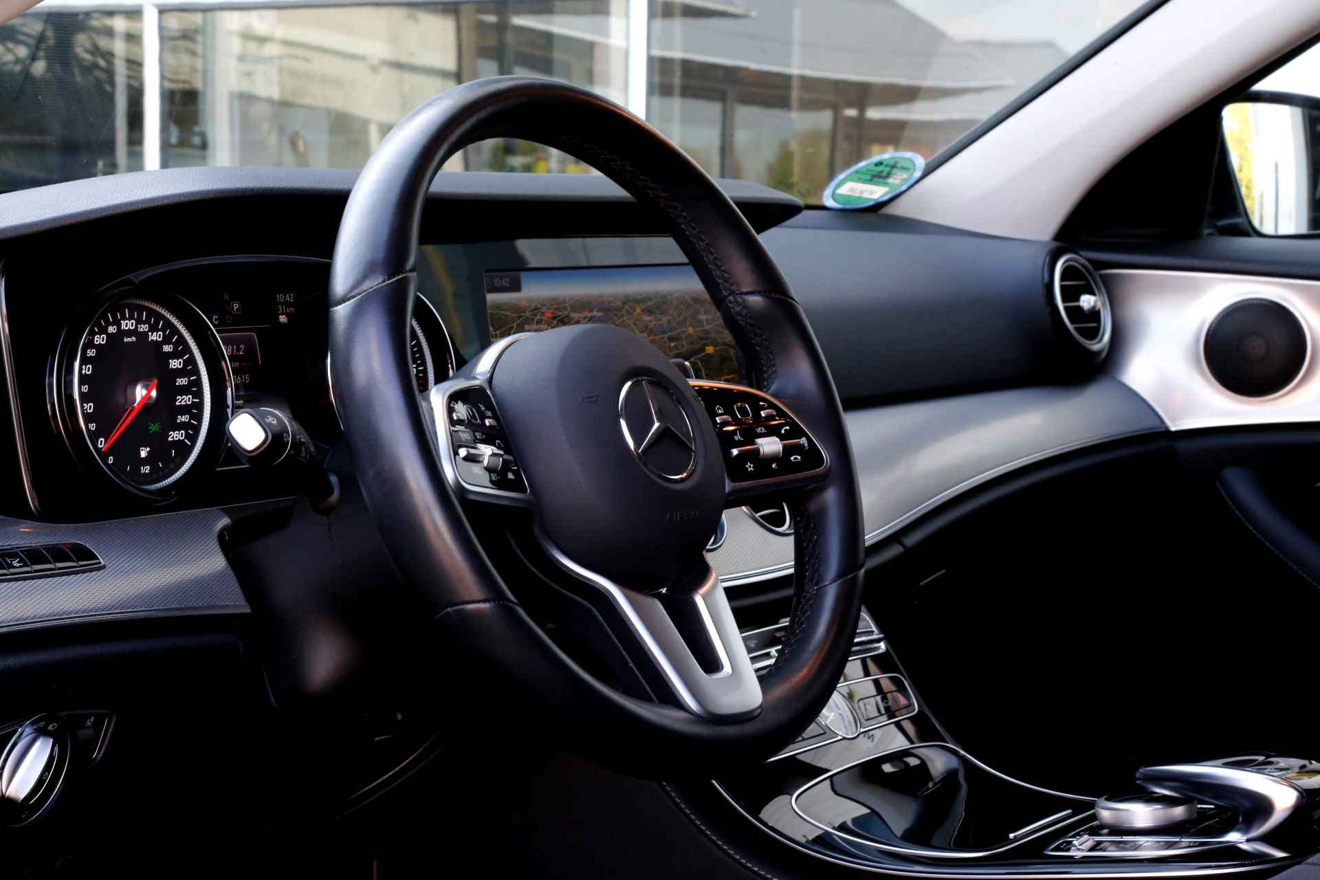 Mercedes-Benz E-Klasse Estate 300 de Premium Plus Plug in Hybride 9-G Aut.*BTW*Perfect Onderh.*Elek. Trekhaak/Half Leder/Stoelverw./Head-Up/ACC/Xenon/L - 24/68