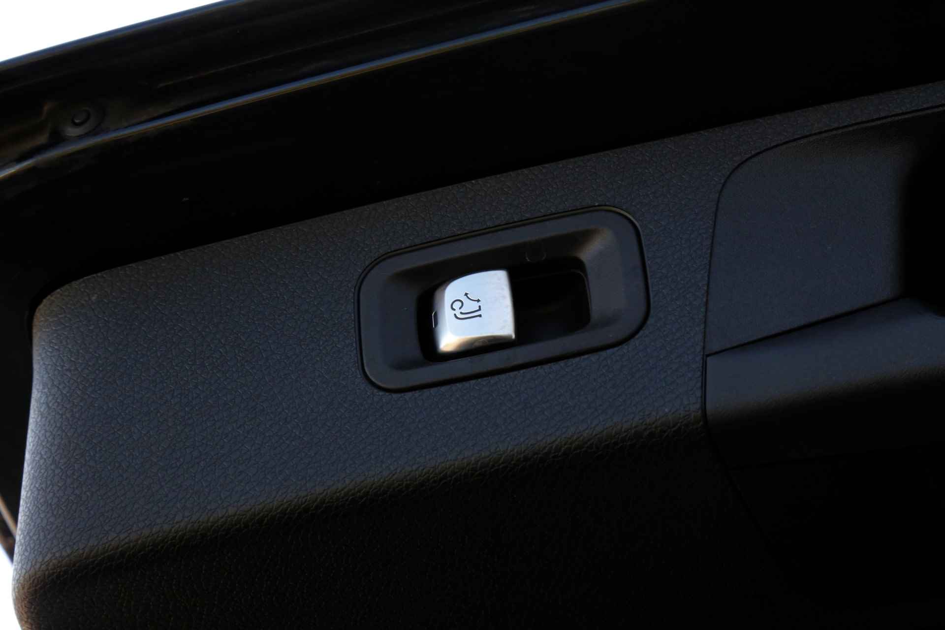 Mercedes-Benz E-Klasse Estate 300 de Premium Plus Plug in Hybride 9-G Aut.*BTW*Perfect Onderh.*Elek. Trekhaak/Half Leder/Stoelverw./Head-Up/ACC/Xenon/L - 35/68