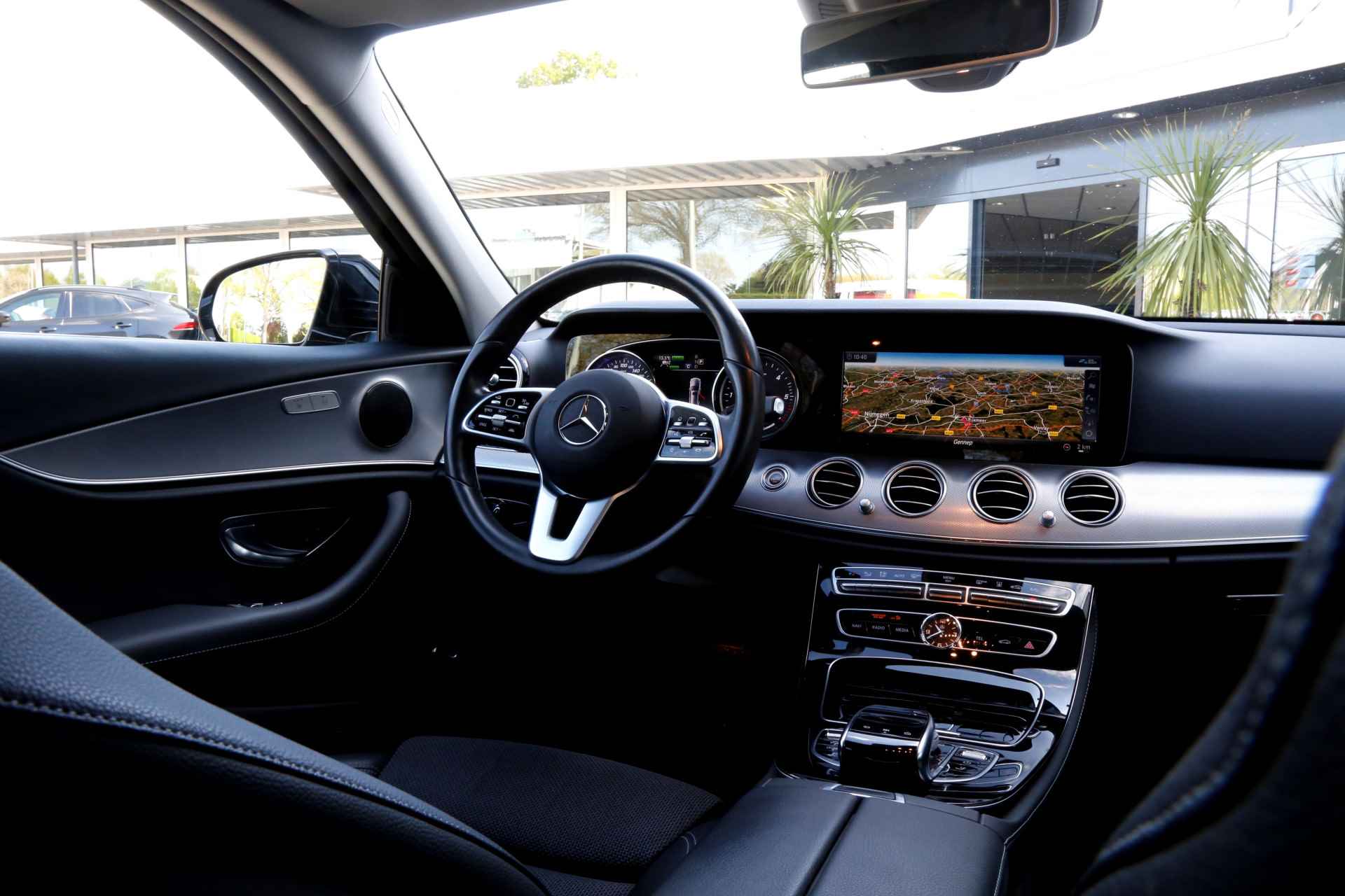 Mercedes-Benz E-Klasse Estate 300 de Premium Plus Plug in Hybride 9-G Aut.*BTW*Perfect Onderh.*Elek. Trekhaak/Half Leder/Stoelverw./Head-Up/ACC/Xenon/L - 37/68