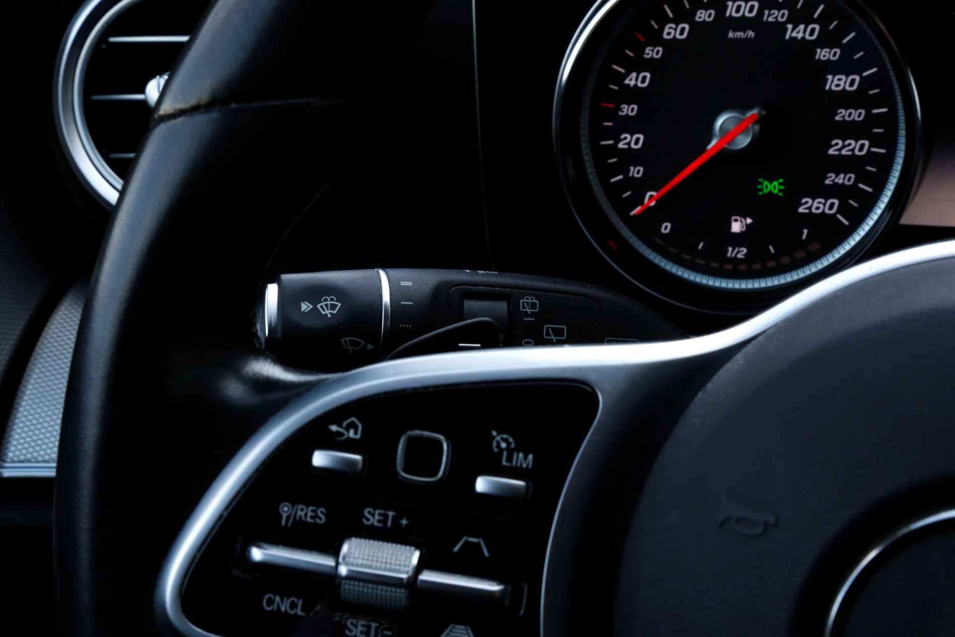 Mercedes-Benz E-Klasse Estate 300 de Premium Plus Plug in Hybride 9-G Aut.*BTW*Perfect Onderh.*Elek. Trekhaak/Half Leder/Stoelverw./Head-Up/ACC/Xenon/L - 39/68