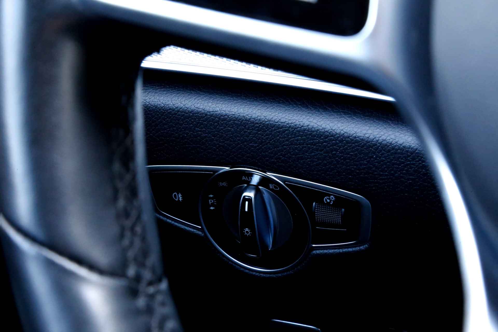 Mercedes-Benz E-Klasse Estate 300 de Premium Plus Plug in Hybride 9-G Aut.*BTW*Perfect Onderh.*Elek. Trekhaak/Half Leder/Stoelverw./Head-Up/ACC/Xenon/L - 40/68