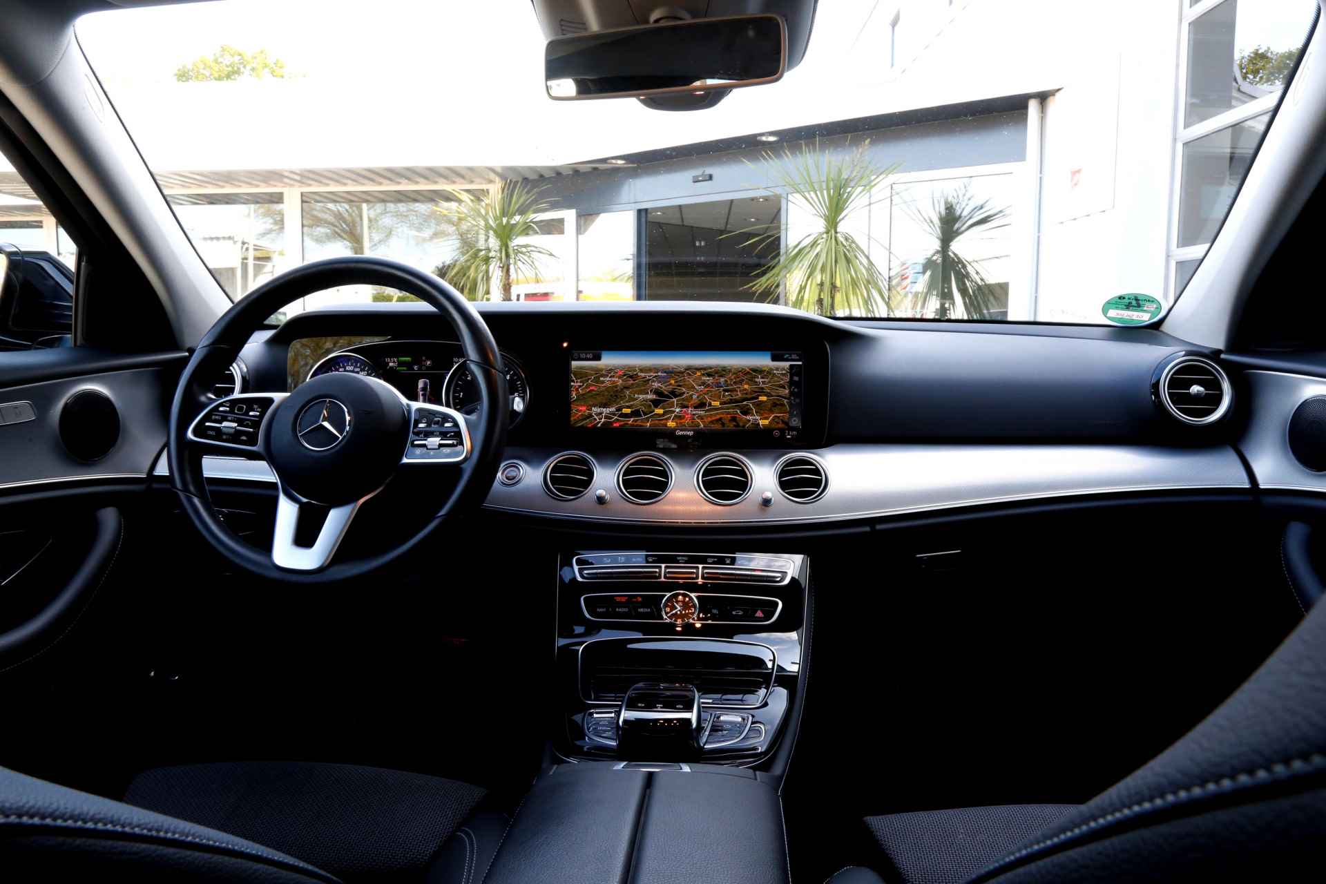 Mercedes-Benz E-Klasse Estate 300 de Premium Plus Plug in Hybride 9-G Aut.*BTW*Perfect Onderh.*Elek. Trekhaak/Half Leder/Stoelverw./Head-Up/ACC/Xenon/L - 52/68