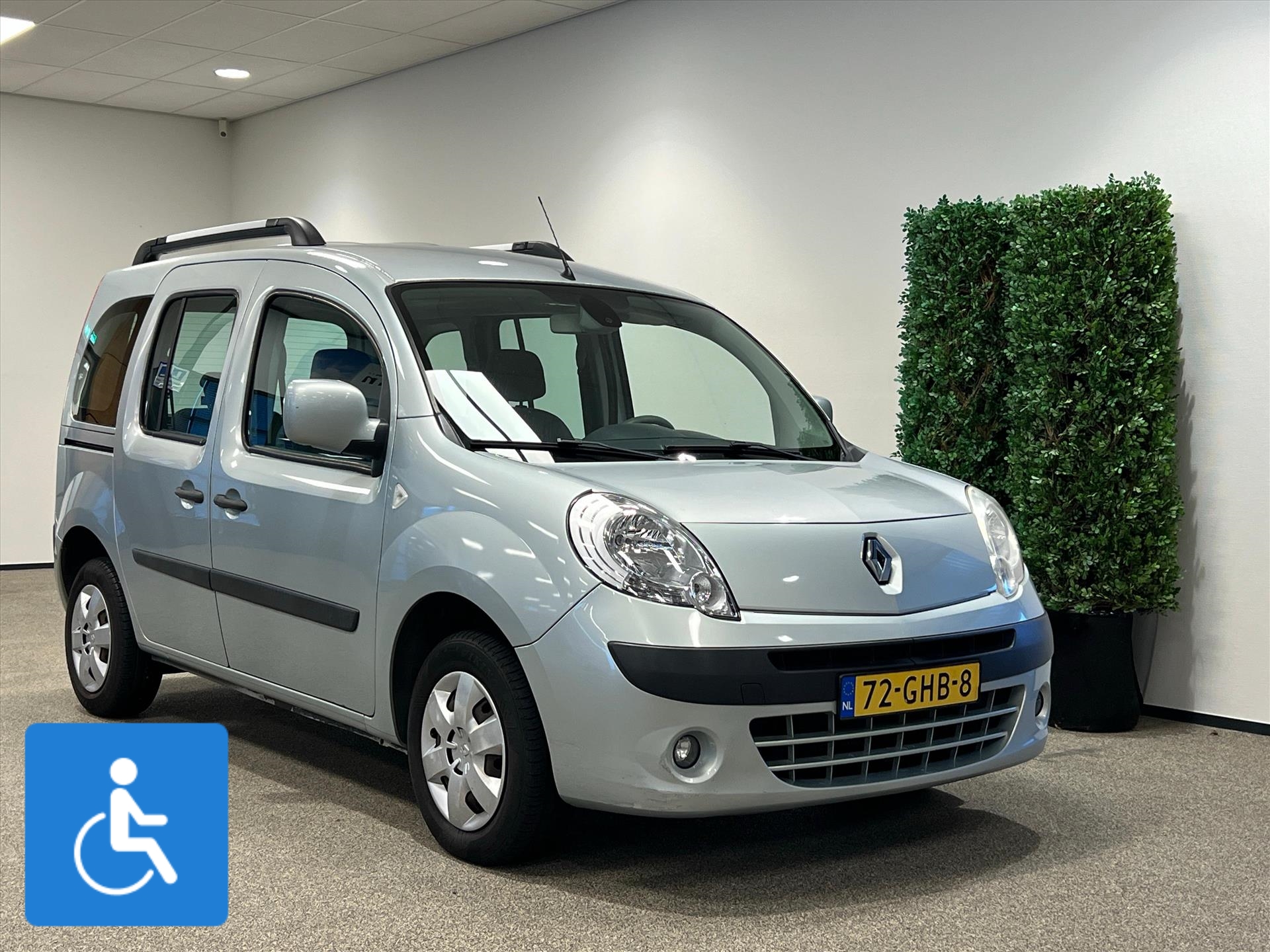 Renault Kangoo Rolstoelauto 3+1 (airco) bij viaBOVAG.nl