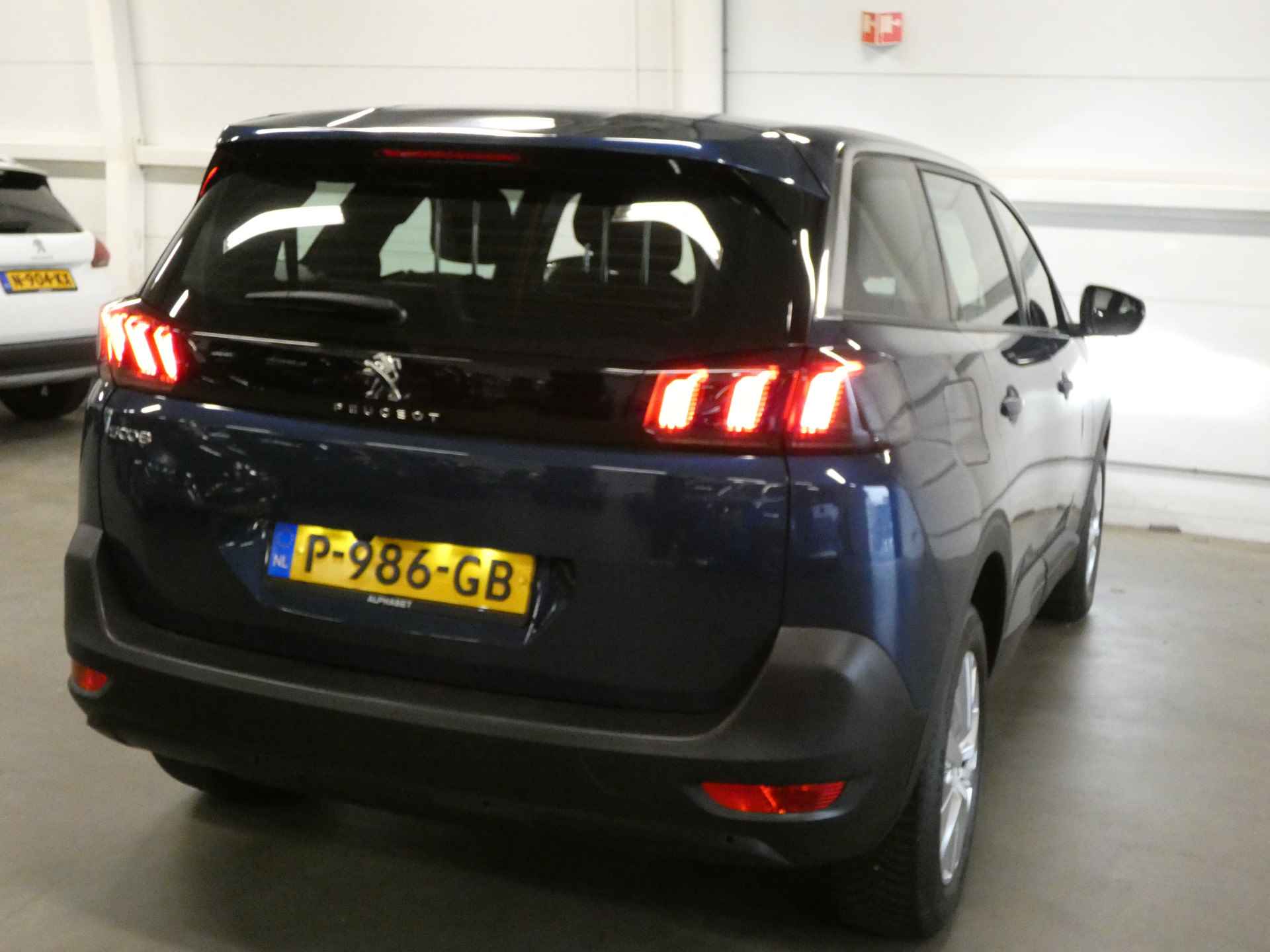 Peugeot 5008 1.2 PureTech Active Pack Business | Navigatie | Lichtmetalen wielen | Achteruitrijcamera - 10/42