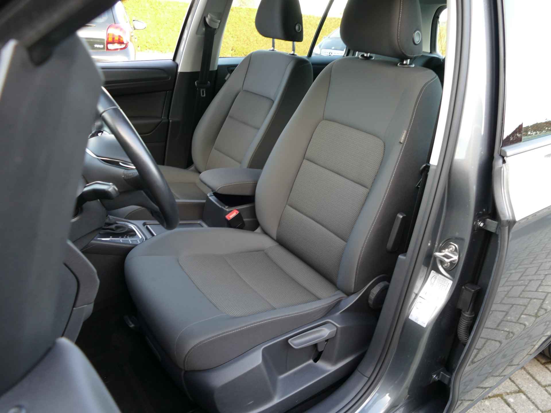 Volkswagen Golf Sportsvan 1.5 TSI AUTOMAAT | Apple carplay/Android auto | verwarmde stoelen | adaptieve cruise control - 7/50