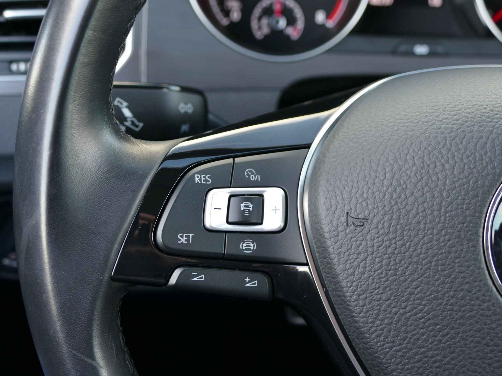 Volkswagen Golf Sportsvan 1.5 TSI AUTOMAAT | Apple carplay/Android auto | verwarmde stoelen | adaptieve cruise control - 16/50