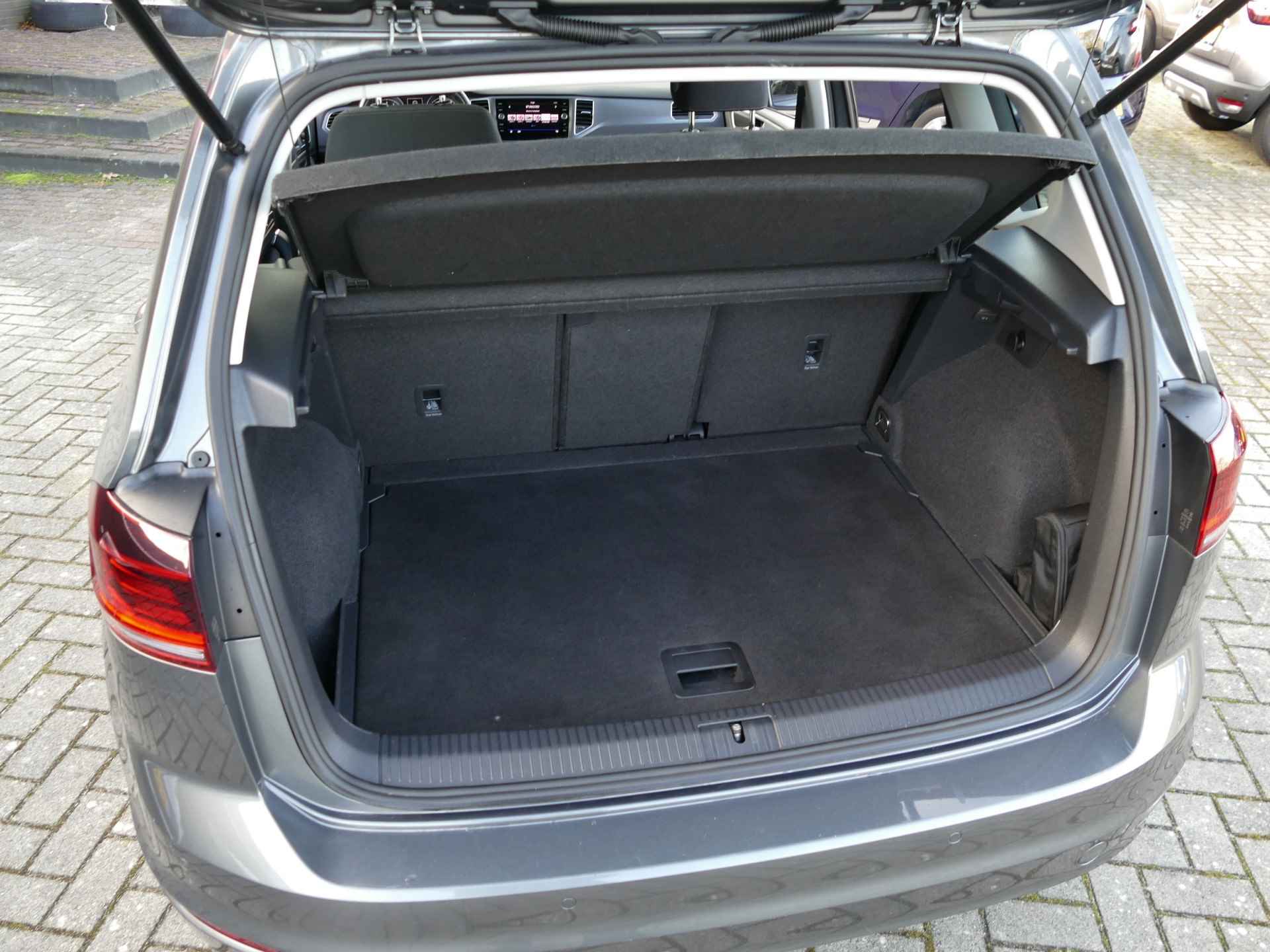 Volkswagen Golf Sportsvan 1.5 TSI AUTOMAAT | Apple carplay/Android auto | verwarmde stoelen | adaptieve cruise control - 41/50