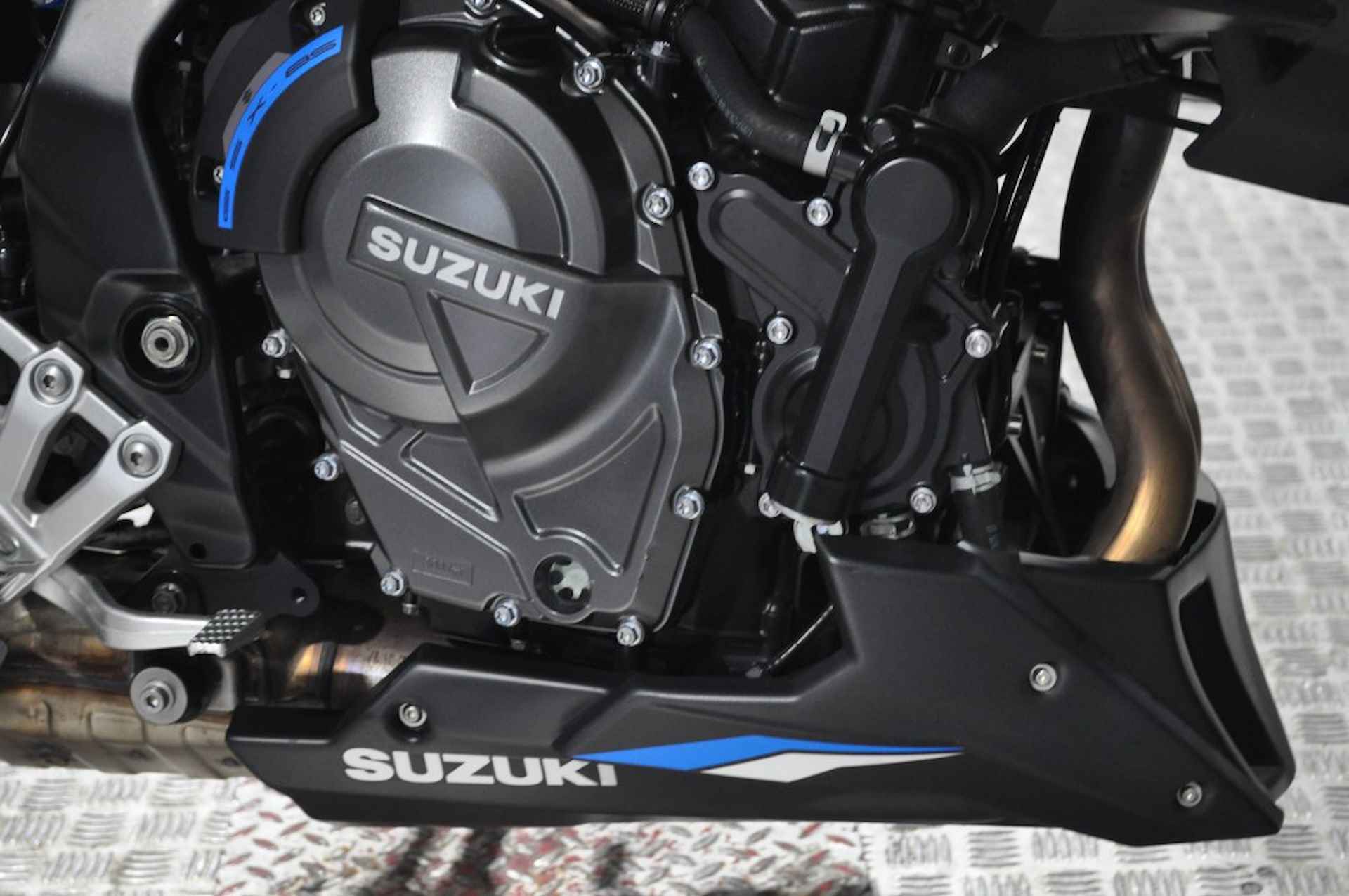 SUZUKI Gsx-8s SPECIAL - 6/22