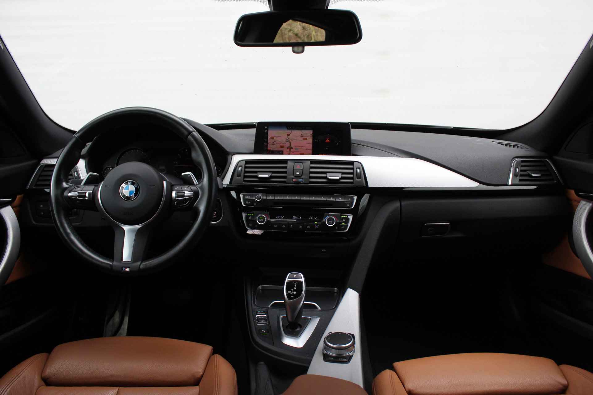 BMW 3-serie Gran Turismo 320i High Executive M Sport Automaat / Sportstoelen / Achteruitrijcamera / LED / Park Assistant / Head-Up / Navigatie Professional / Stoelverwarming - 30/31