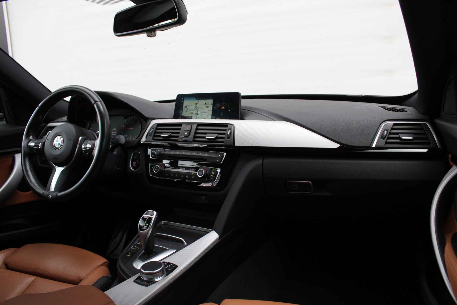 BMW 3-serie Gran Turismo 320i High Executive M Sport Automaat / Sportstoelen / Achteruitrijcamera / LED / Park Assistant / Head-Up / Navigatie Professional / Stoelverwarming - 31/31
