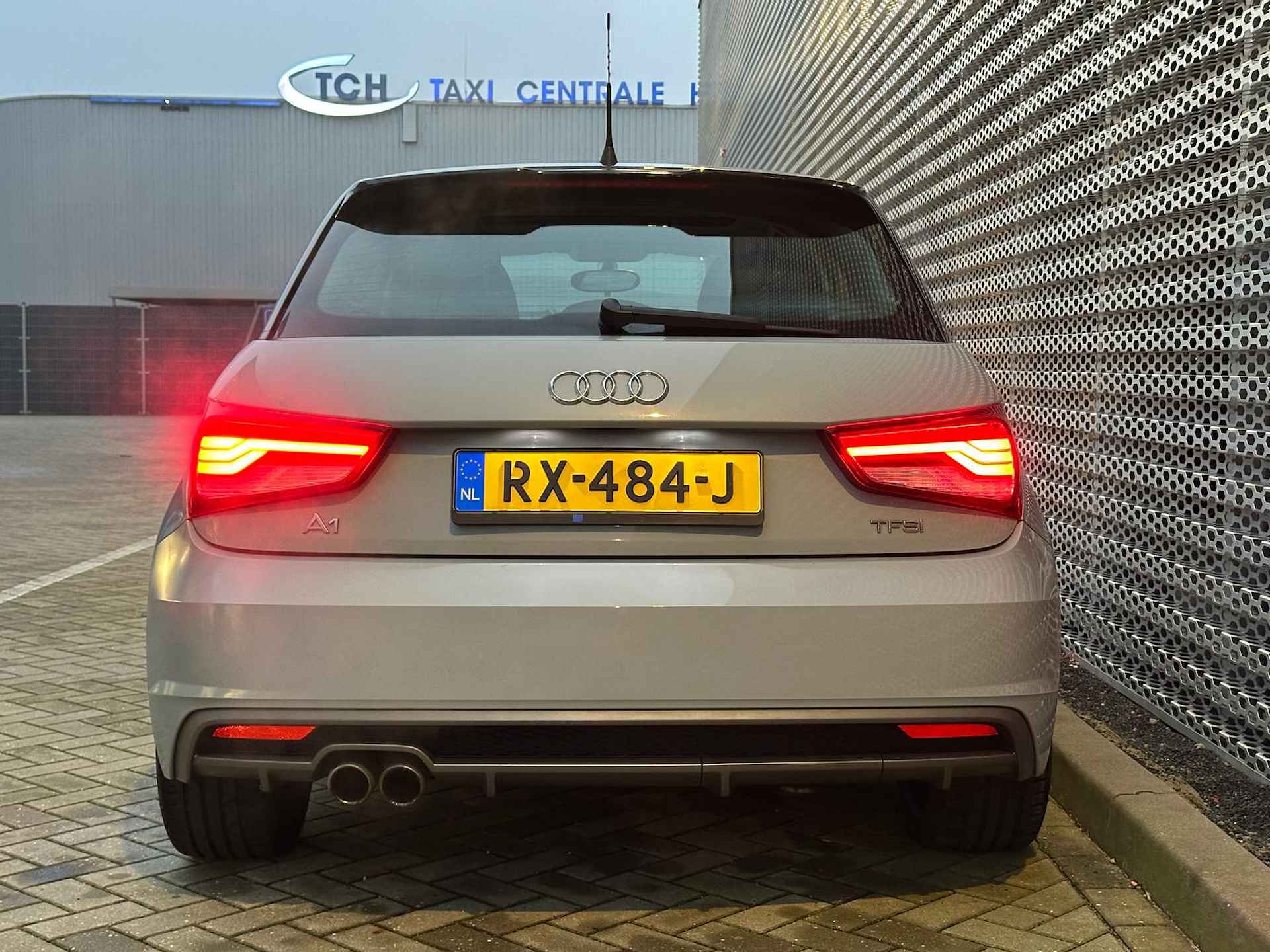 Audi A1 Sportback 1.4 TFSI Adrenalin / Panoramadak / S-Line Exterieur / 17" LMV / Cruise Control - 7/28