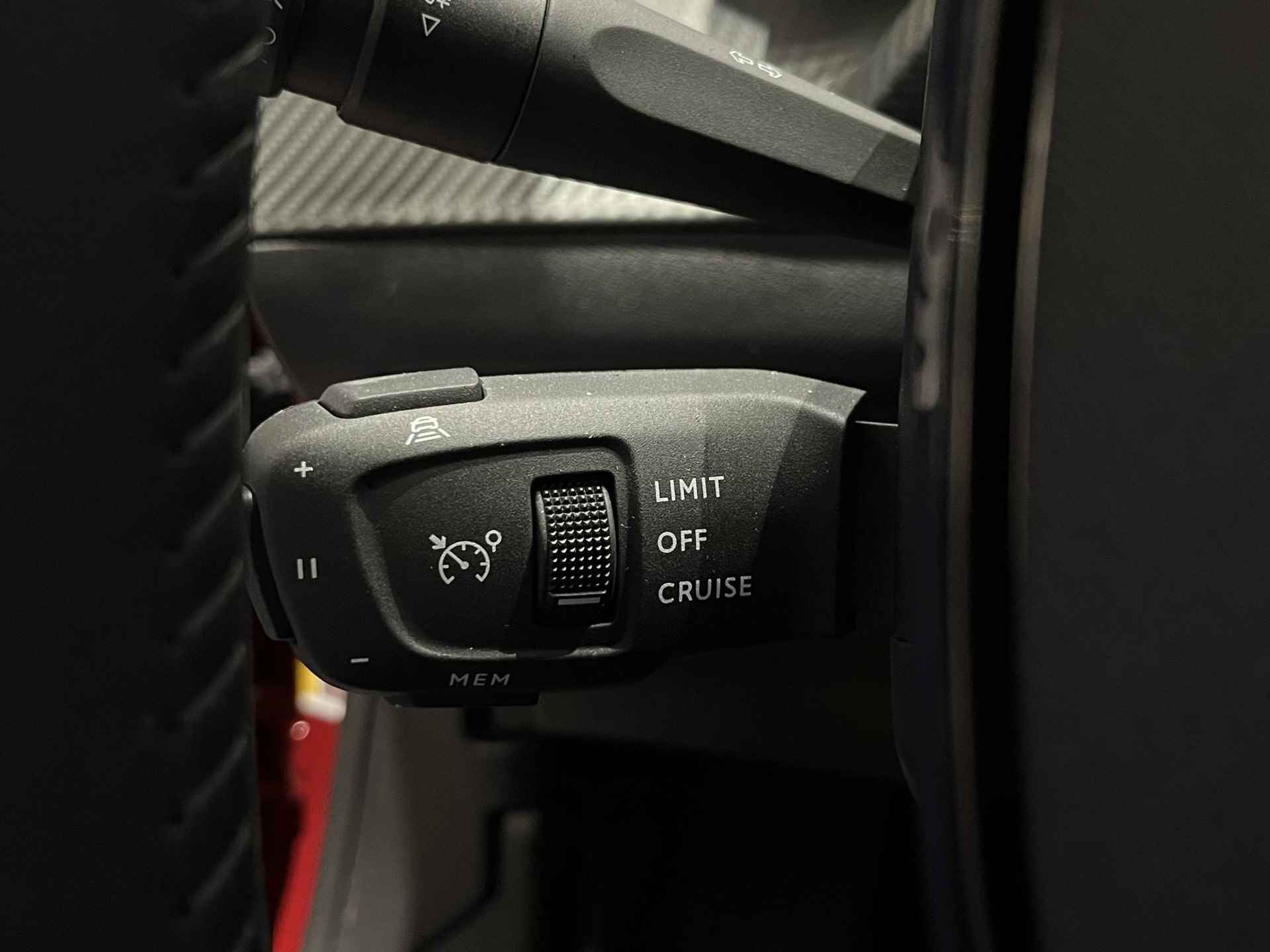 Peugeot 2008 1.2 PureTech Allure Pack Demo voertuig, bel voor de actuele km stand. Snel leverbaar! - 14/36