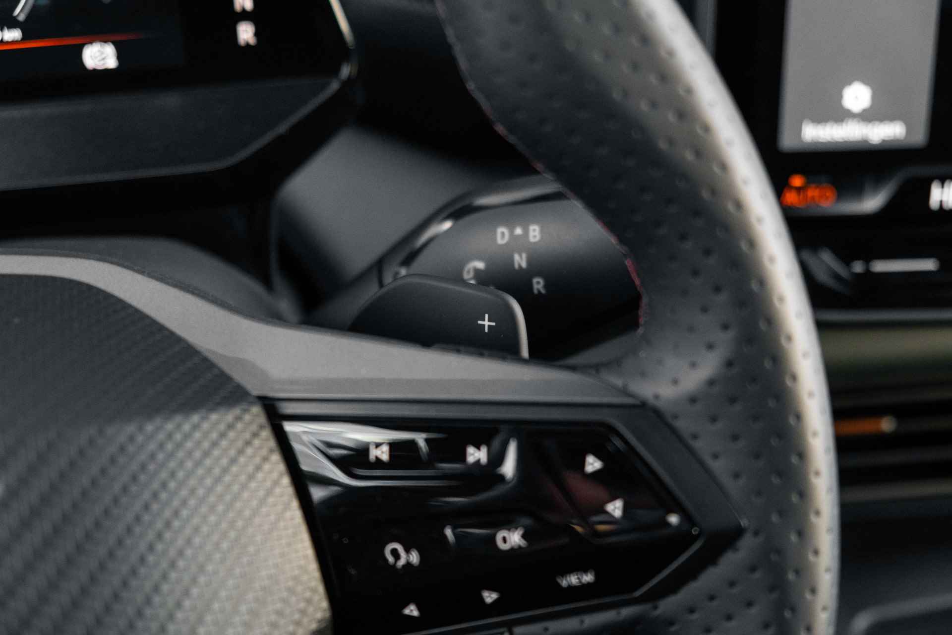 CUPRA Born VZ | Sennheiser | Smart Ambient Light | Dynamic chassis control | Panoramadak | Privacy glas | |  'Augmented Reality' Head-up Di - 45/70