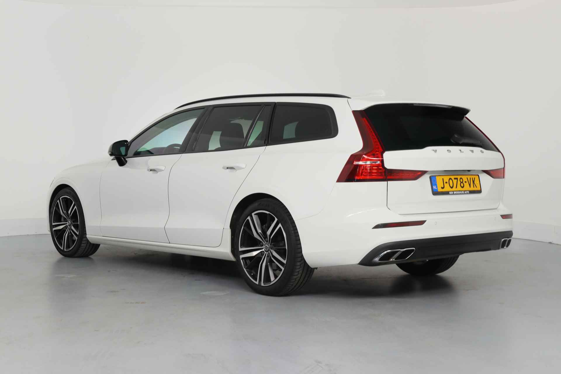 Volvo V60 2.0 B3 Momentum Advantage | Dealer Onderhouden! | LED | Camera | Climate Control | Keyless | BLIS | Parkeersensoren |Stoelverwar - 7/34