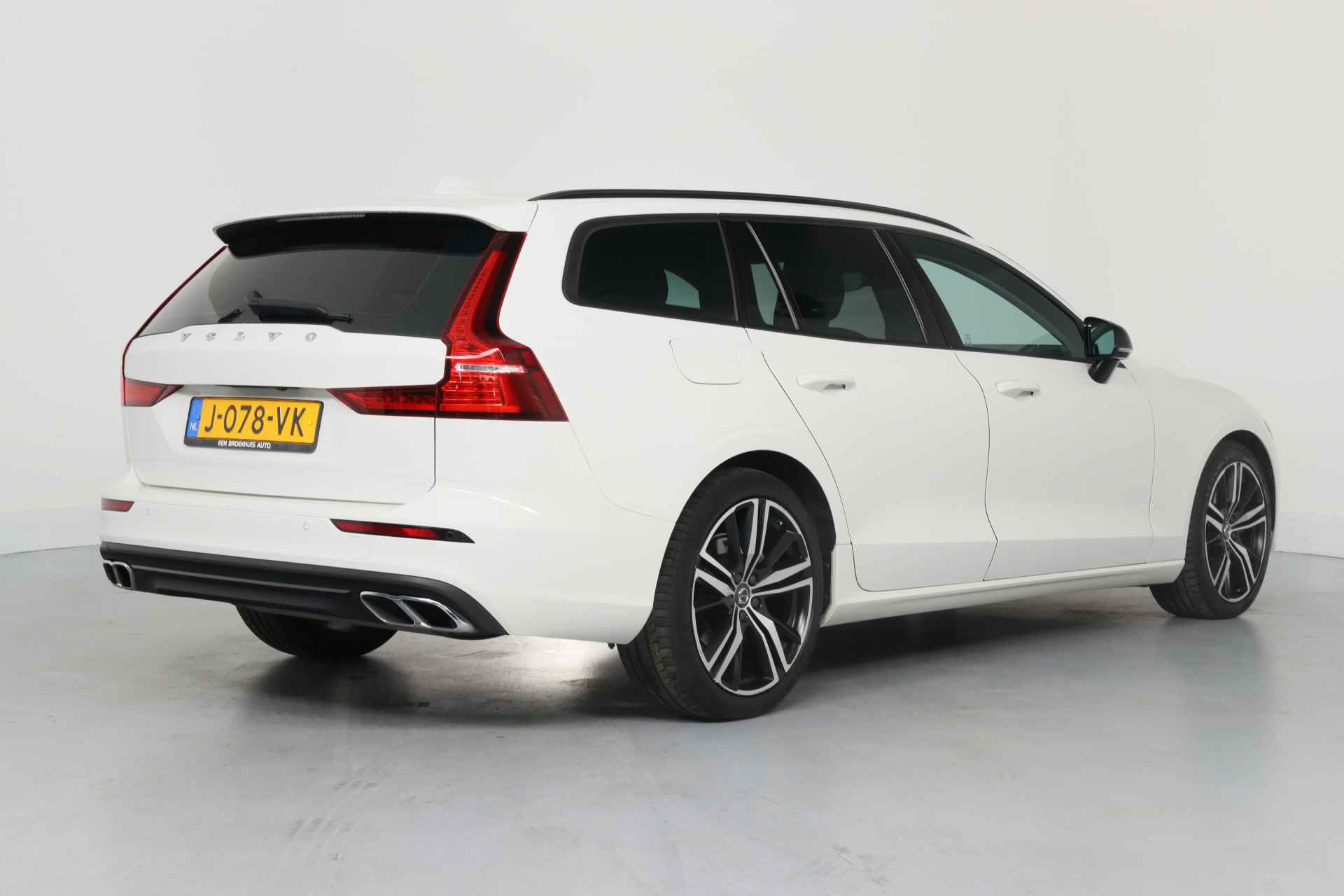 Volvo V60 2.0 B3 Momentum Advantage | Dealer Onderhouden! | LED | Camera | Climate Control | Keyless | BLIS | Parkeersensoren |Stoelverwar - 28/34