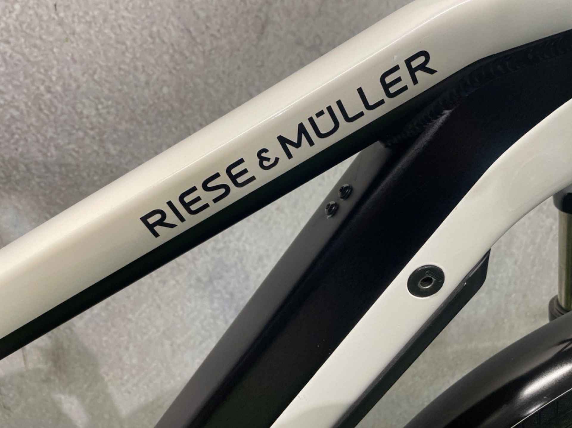 Riese & Müller New Charger Wit 53cm 2019 - 2/5