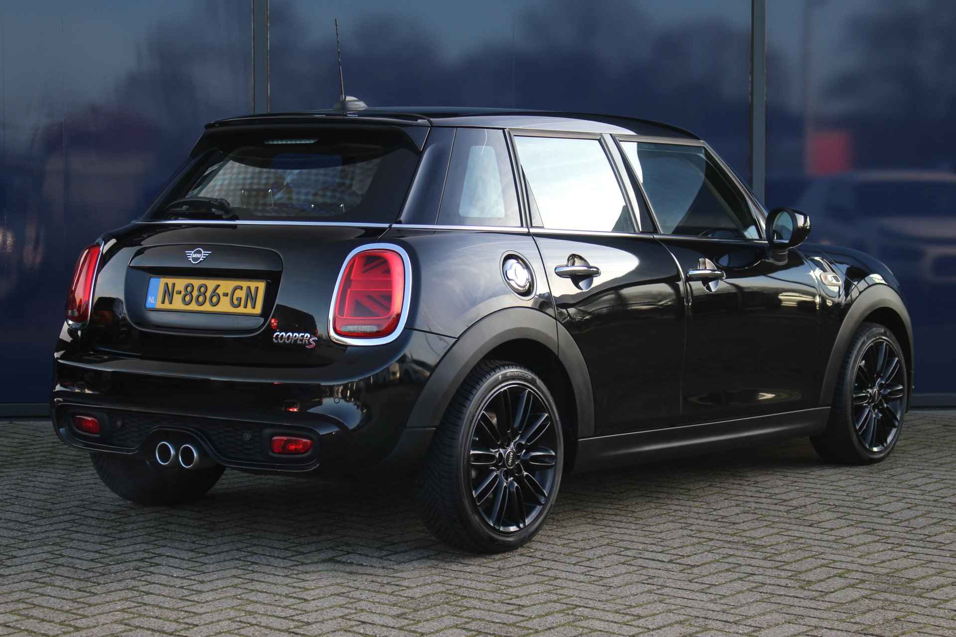 MINI Mini 2.0 Cooper S Hammersmith 192 PK | Leder | St.Verwarming | LED | Climate & Cruise C. - 2/50