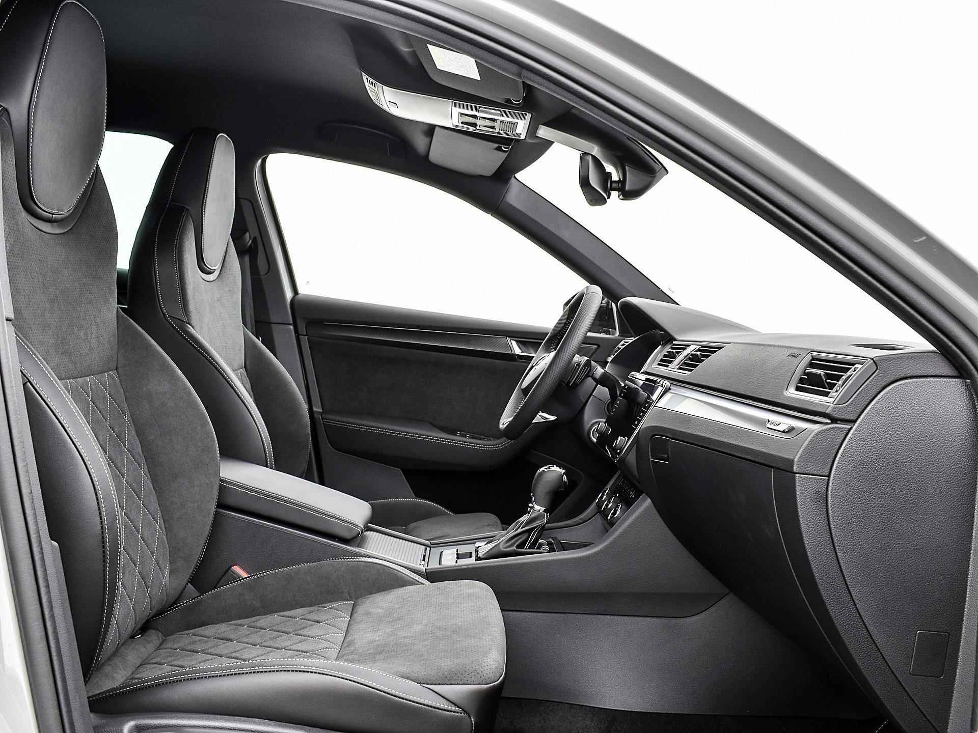 Škoda Superb Combi 1.5 TSI 150PK DSG Sportline Business | 19 inch LM | Functie | Comfort | Trekhaak wegklapbaar | Isofix voorbereiding op de passagiersstoel | - 14/38